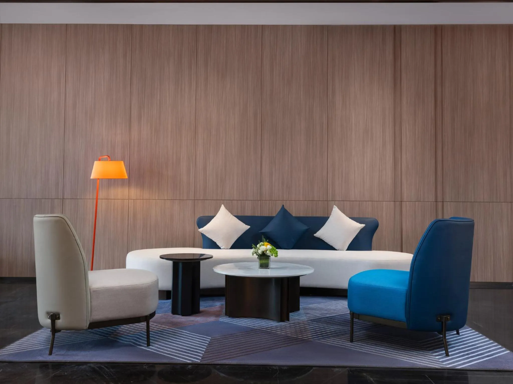 Property building in Holiday Inn Express Nanjing Jiangbei Wonhall Mall