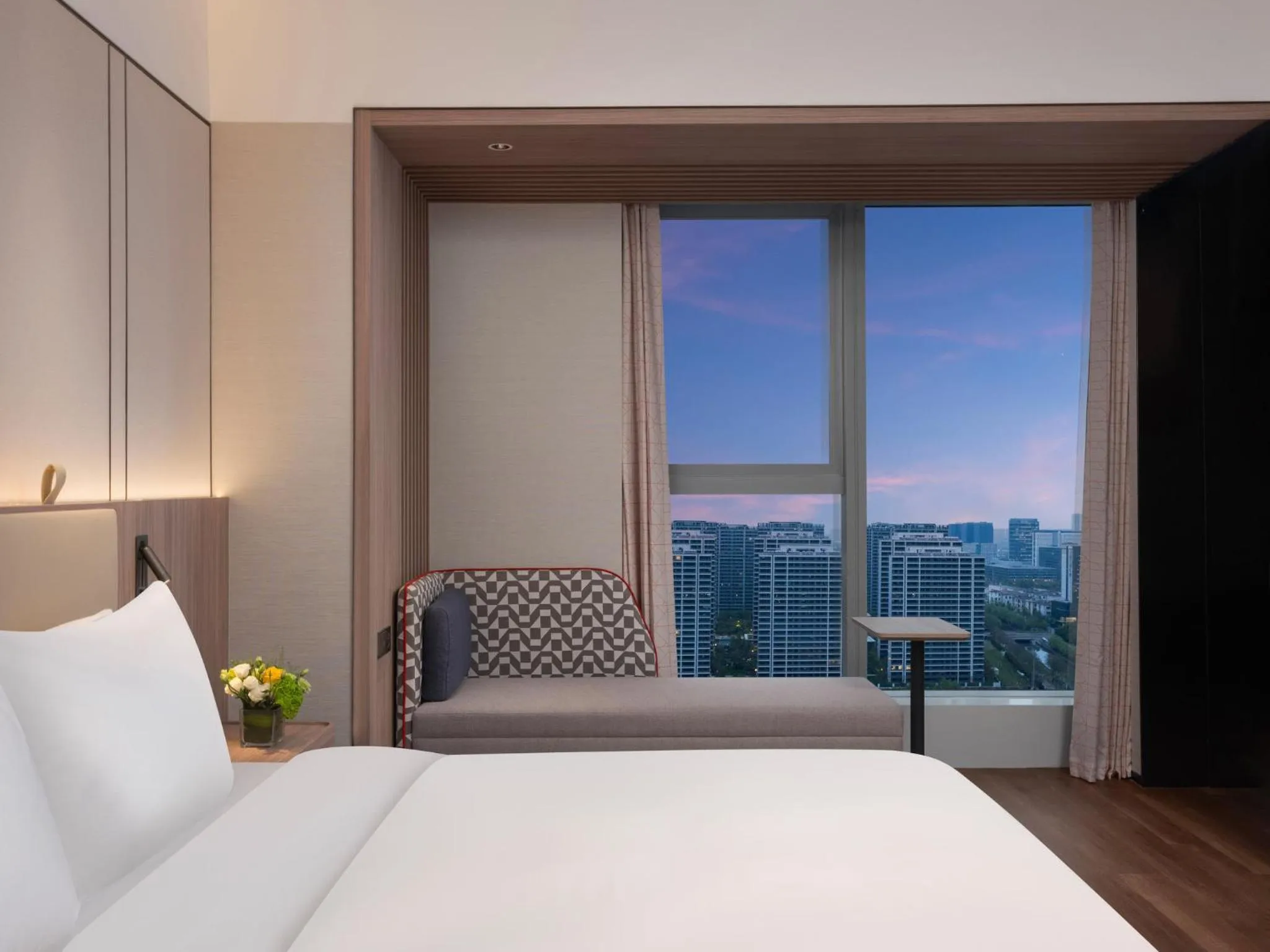 Photo of the whole room, Bed in Holiday Inn Express Nanjing Jiangbei Wonhall Mall