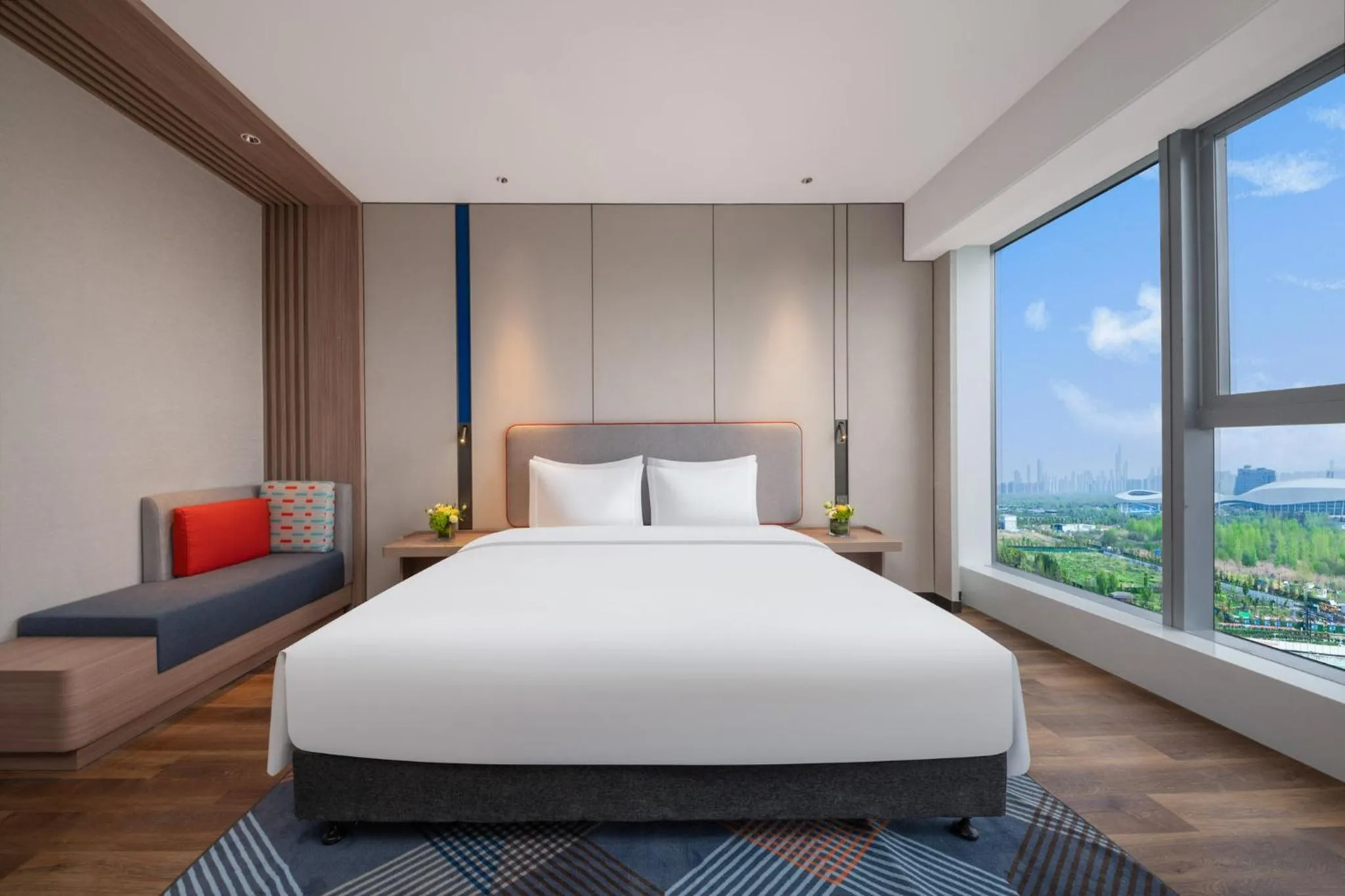 Photo of the whole room, Bed in Holiday Inn Express Nanjing Jiangbei Wonhall Mall
