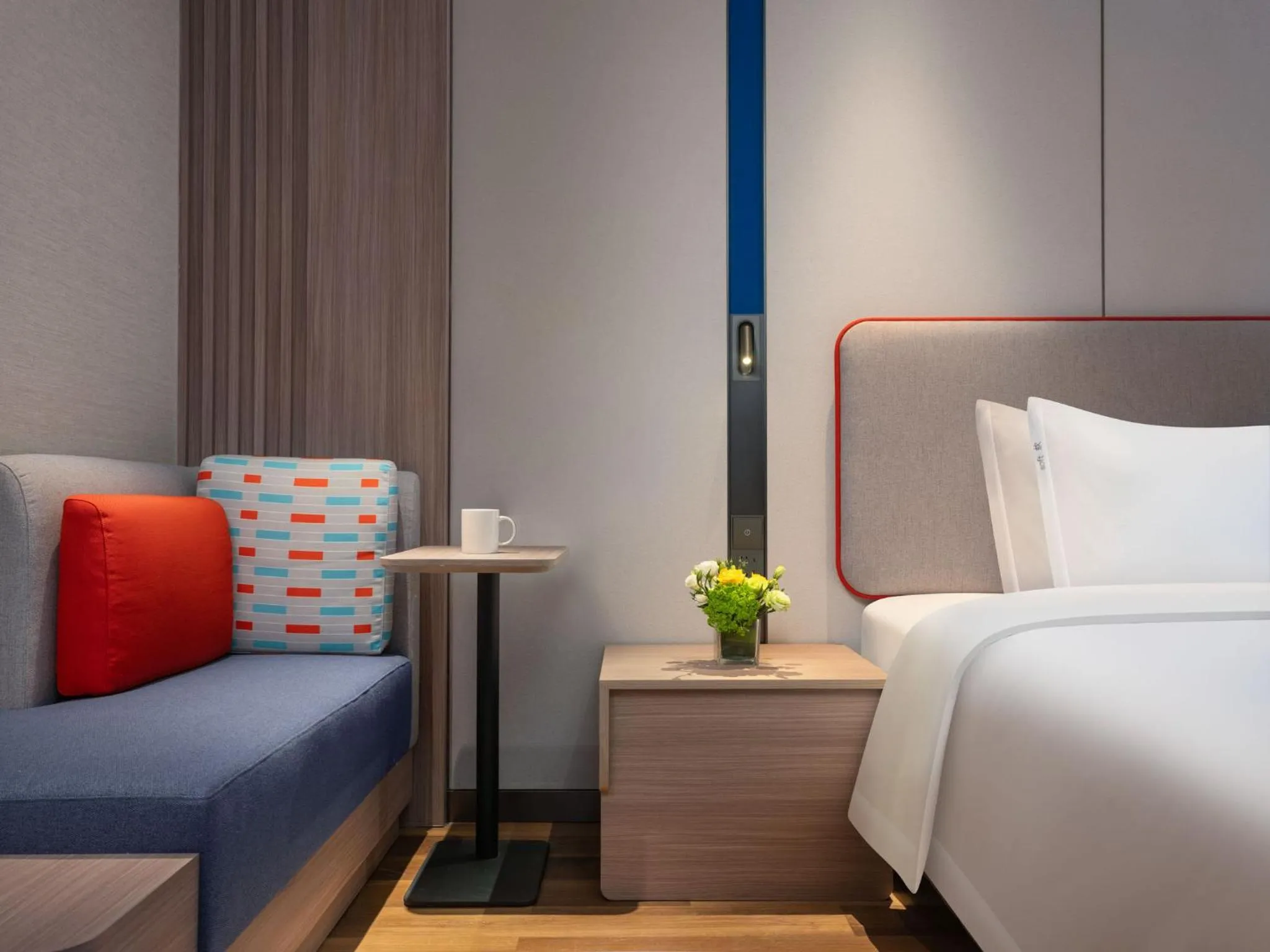 Photo of the whole room, Bed in Holiday Inn Express Nanjing Jiangbei Wonhall Mall