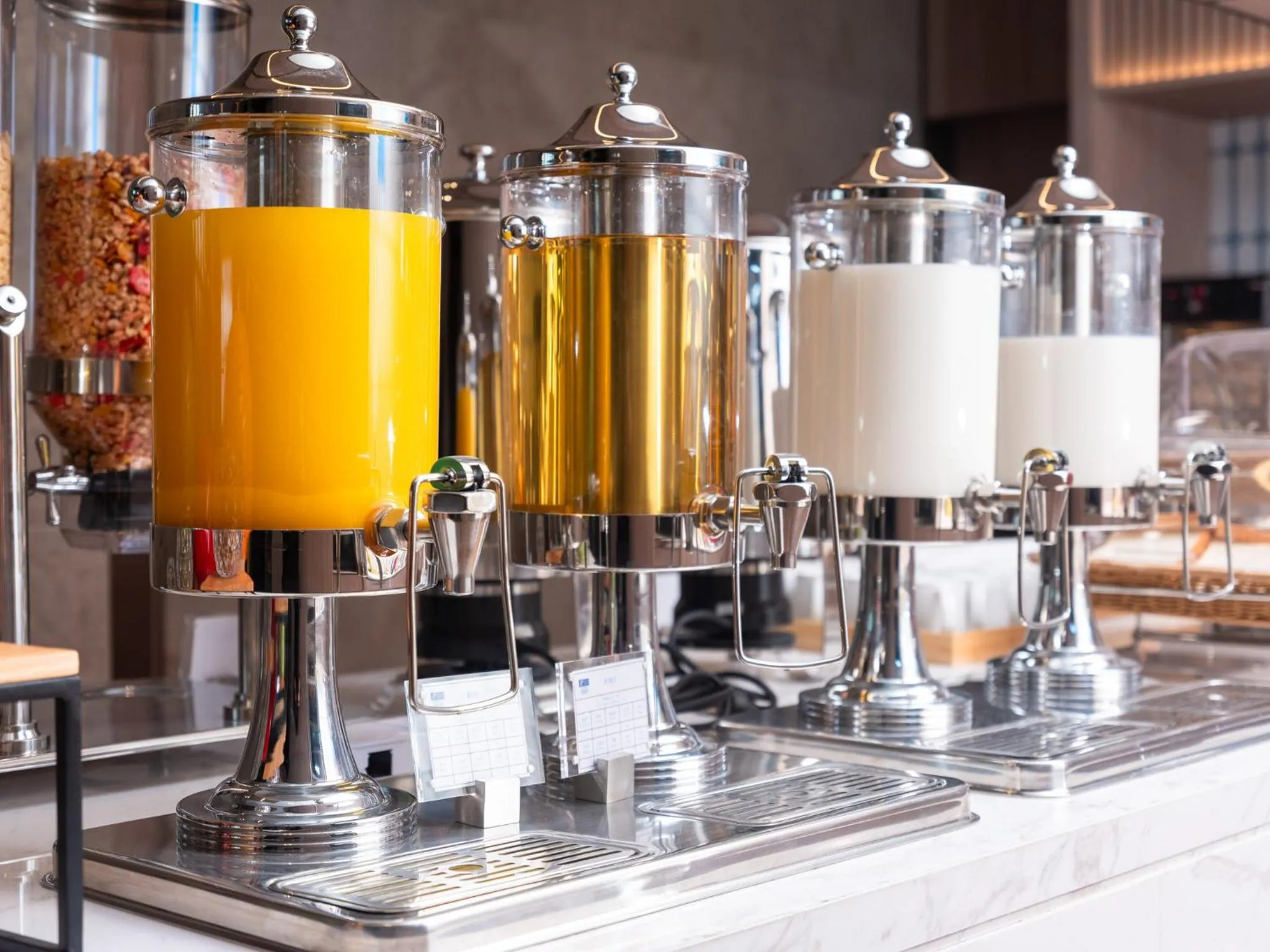 Restaurant/places to eat in Holiday Inn Express Nanjing Jiangbei Wonhall Mall