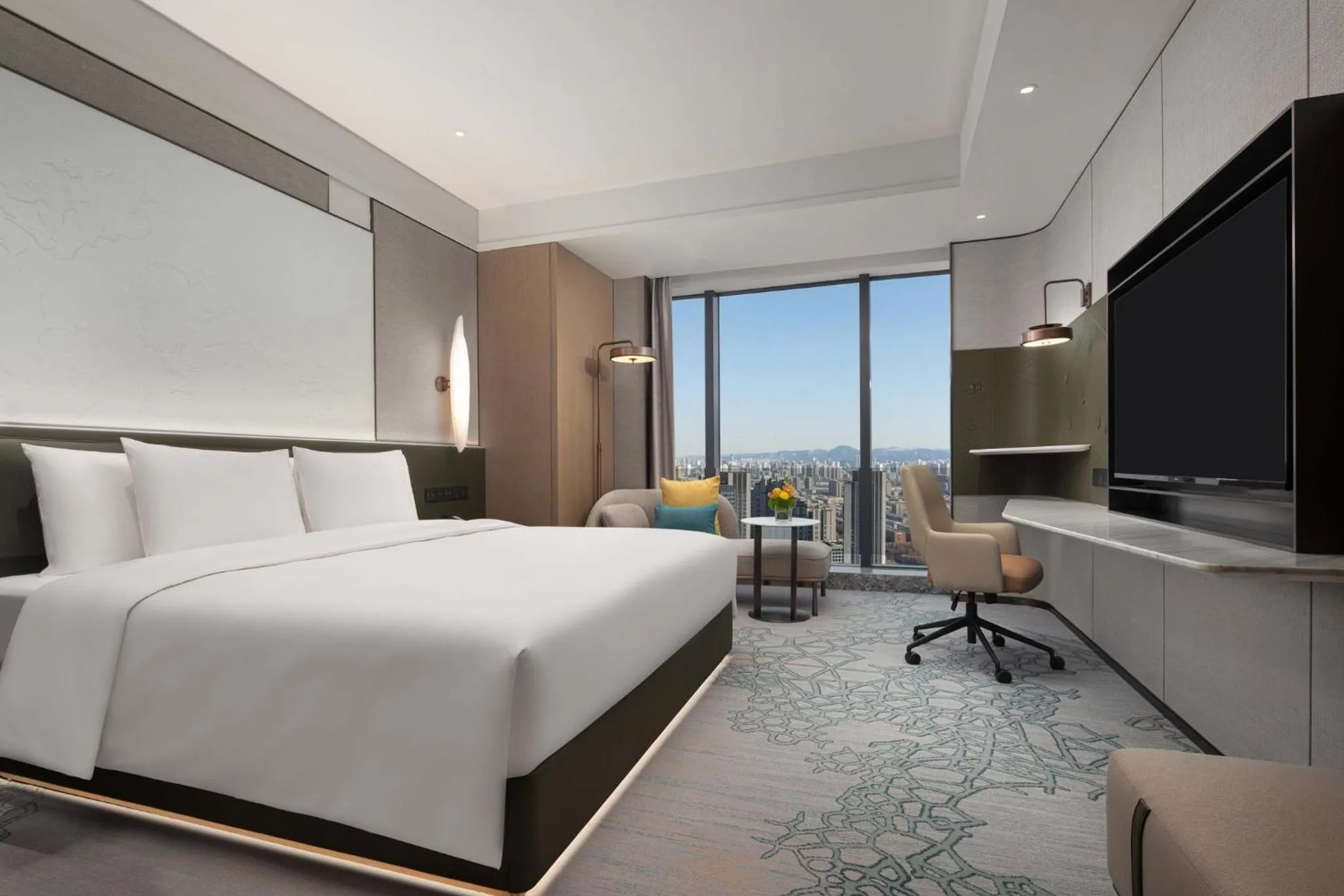 Photo of the whole room, Bed in Crowne Plaza Jinan Runhua by IHG