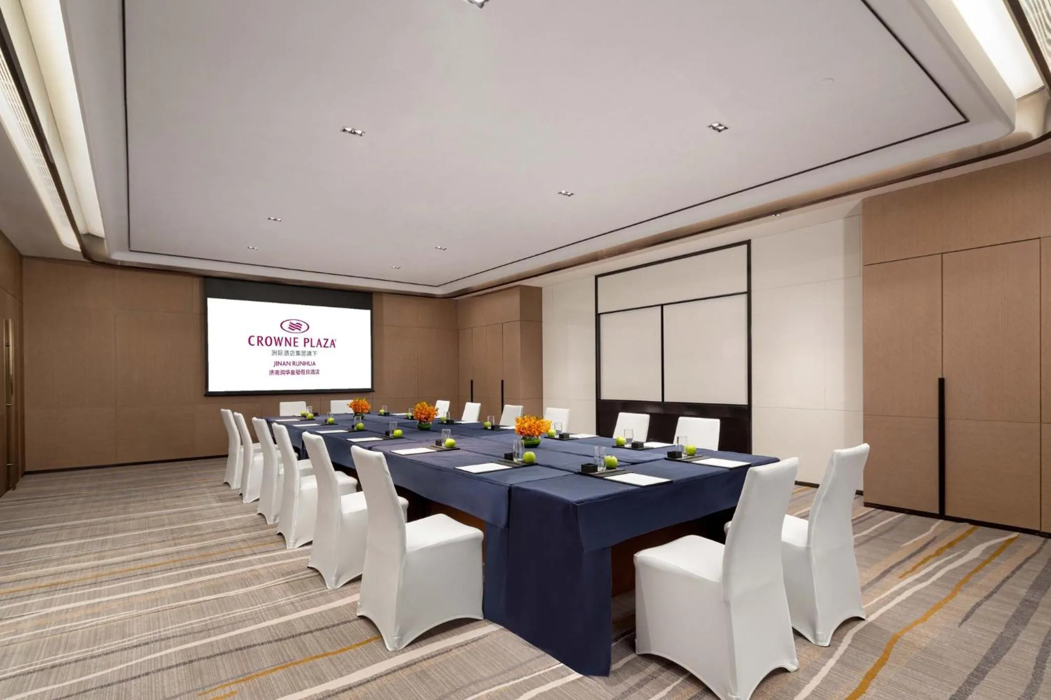 Meeting/conference room in Crowne Plaza Jinan Runhua by IHG