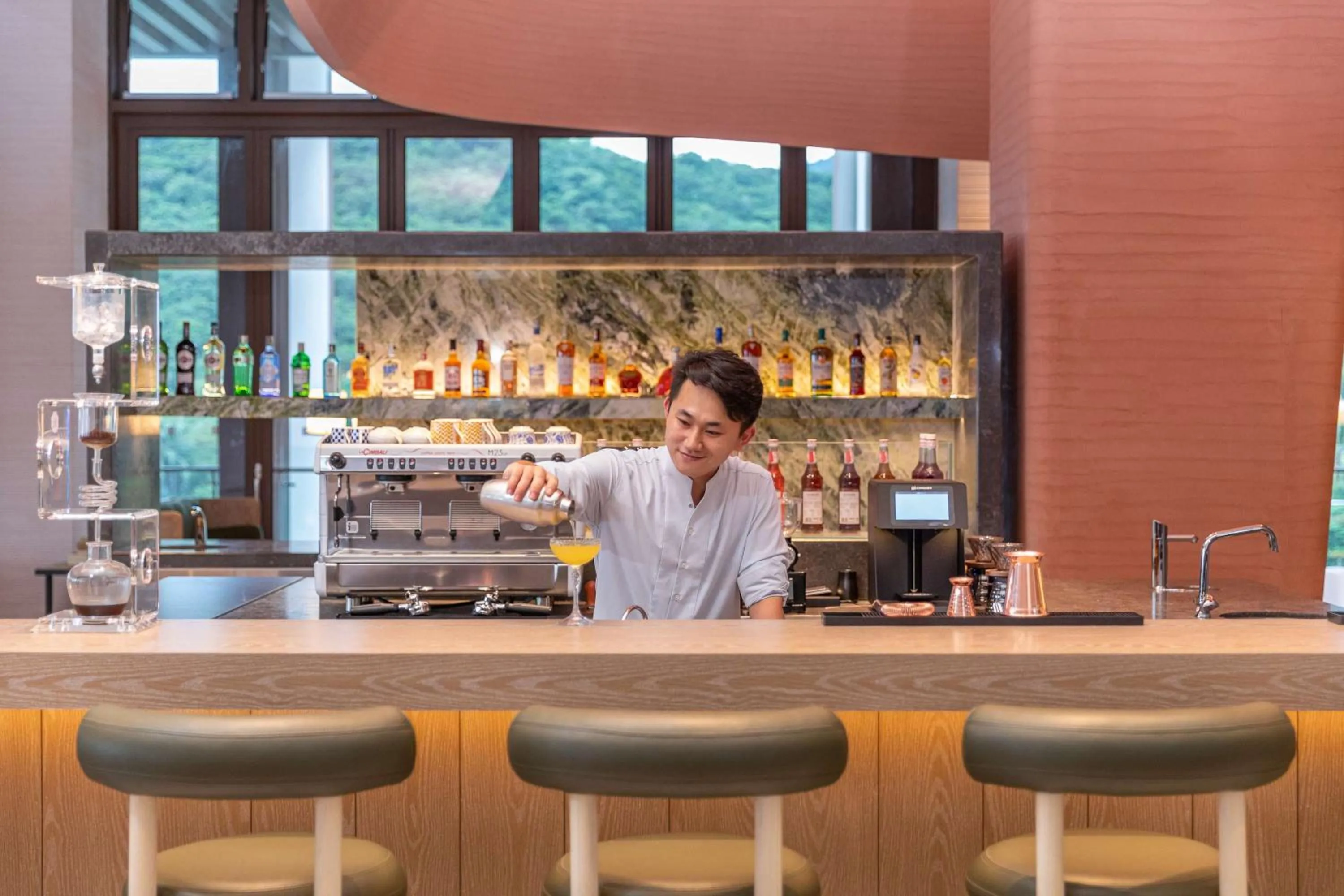 Lounge or bar in HUALUXE Sanya Yalong Bay Resort