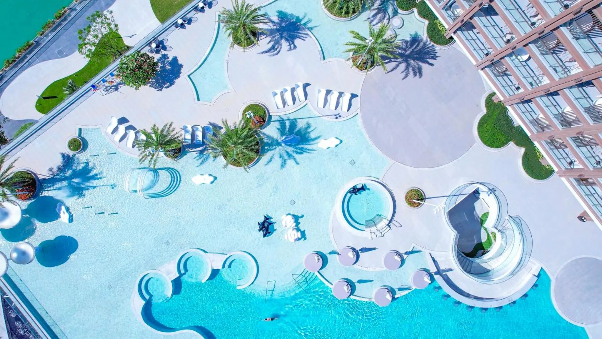 Swimming pool in HUALUXE Sanya Yalong Bay Resort