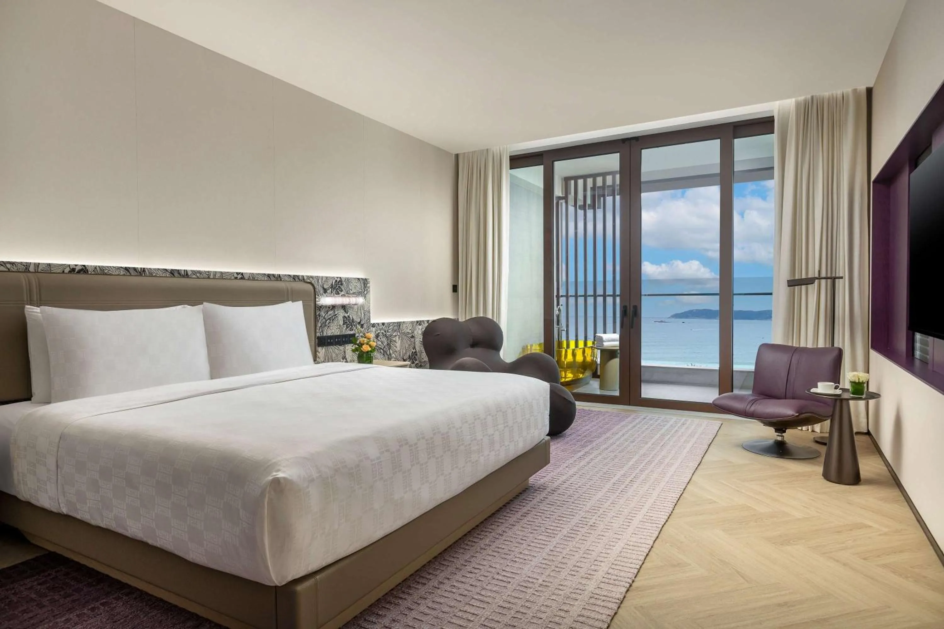 Photo of the whole room, Bed in HUALUXE Sanya Yalong Bay Resort