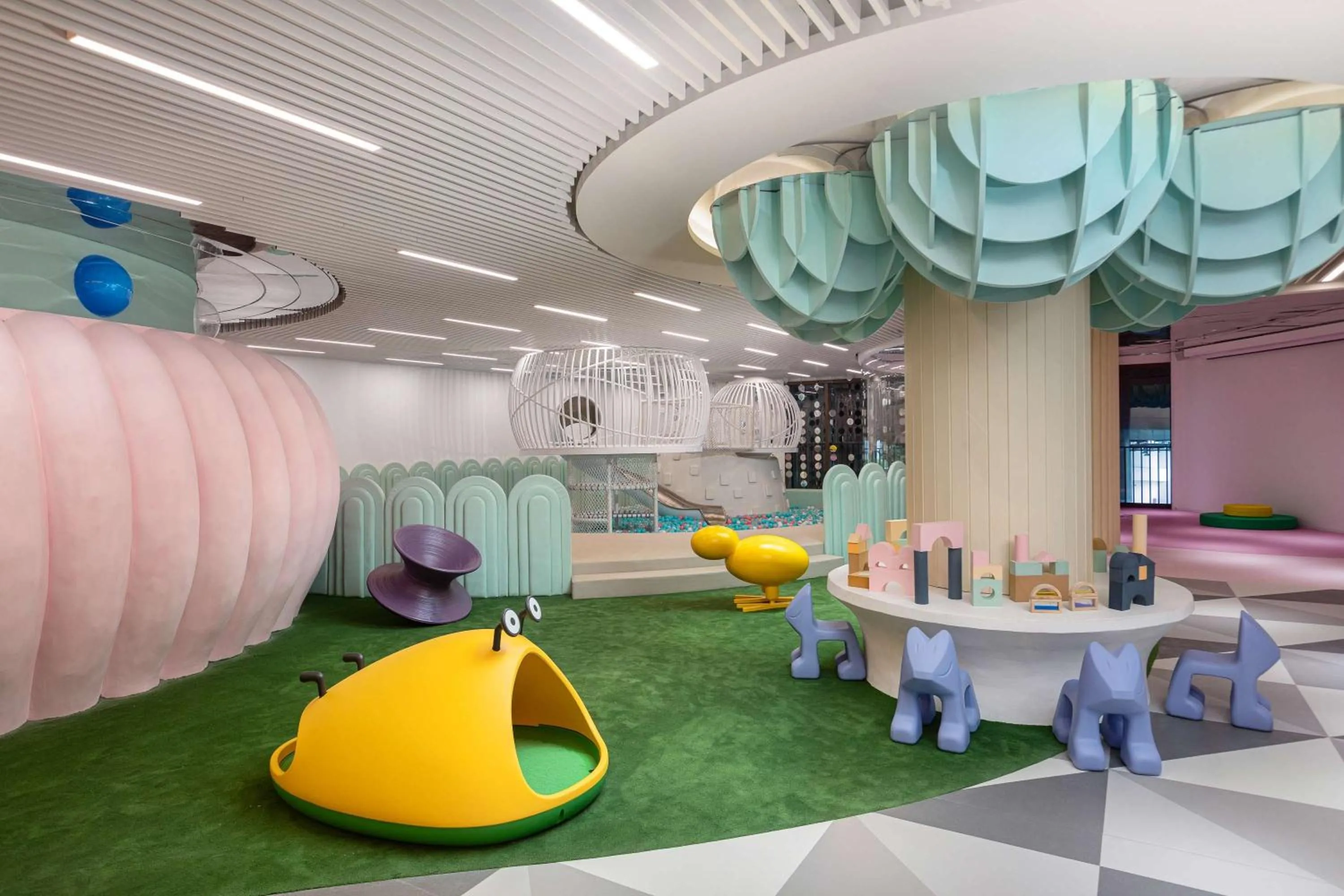 Swimming pool in HUALUXE Sanya Yalong Bay Resort