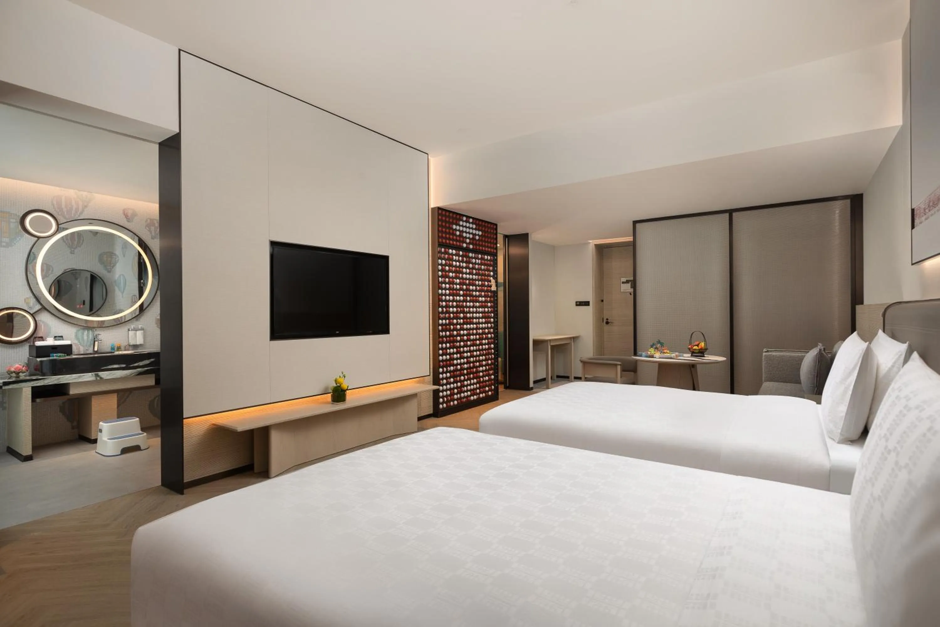 Photo of the whole room, Bed in HUALUXE Sanya Yalong Bay Resort