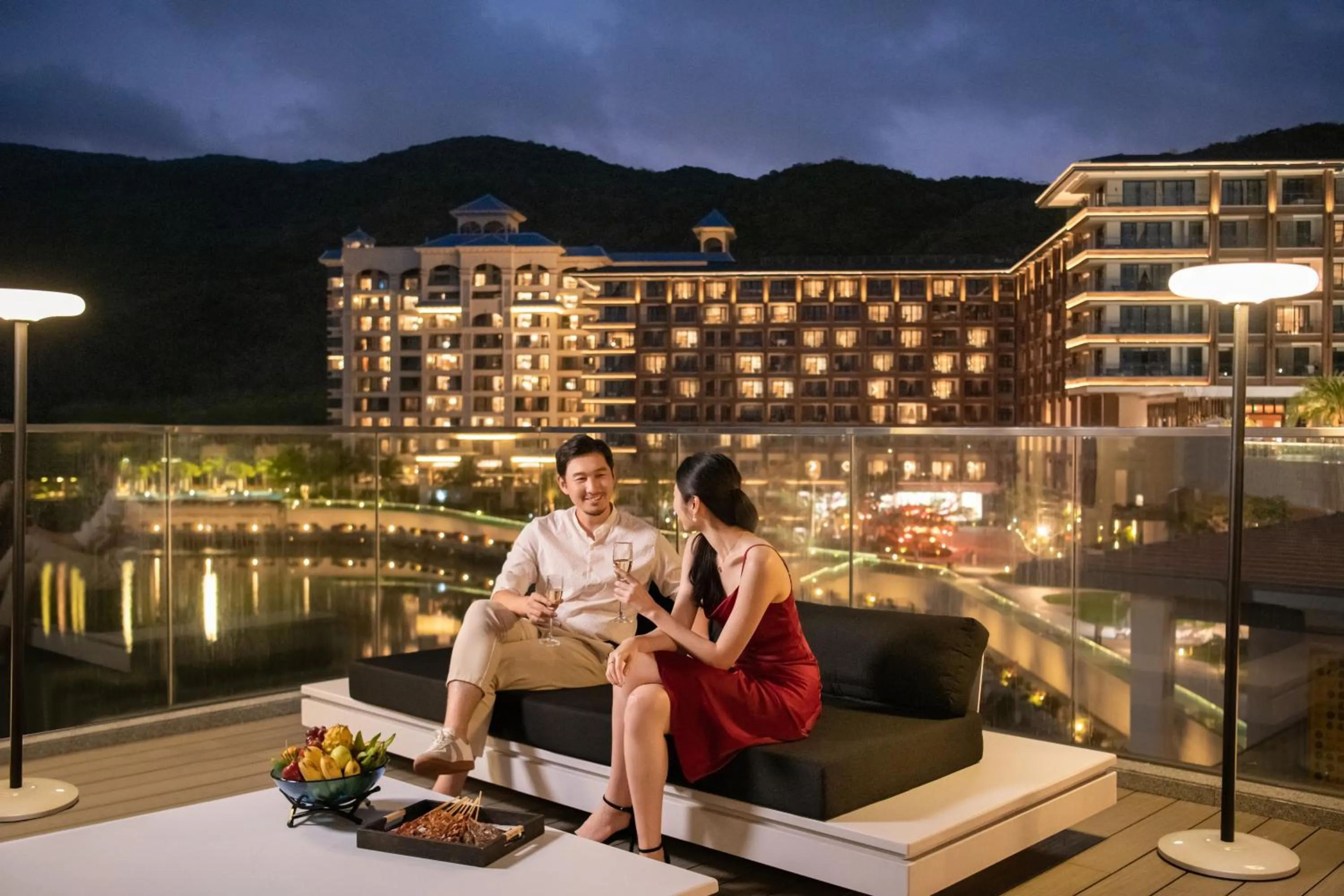 Night in HUALUXE Sanya Yalong Bay Resort