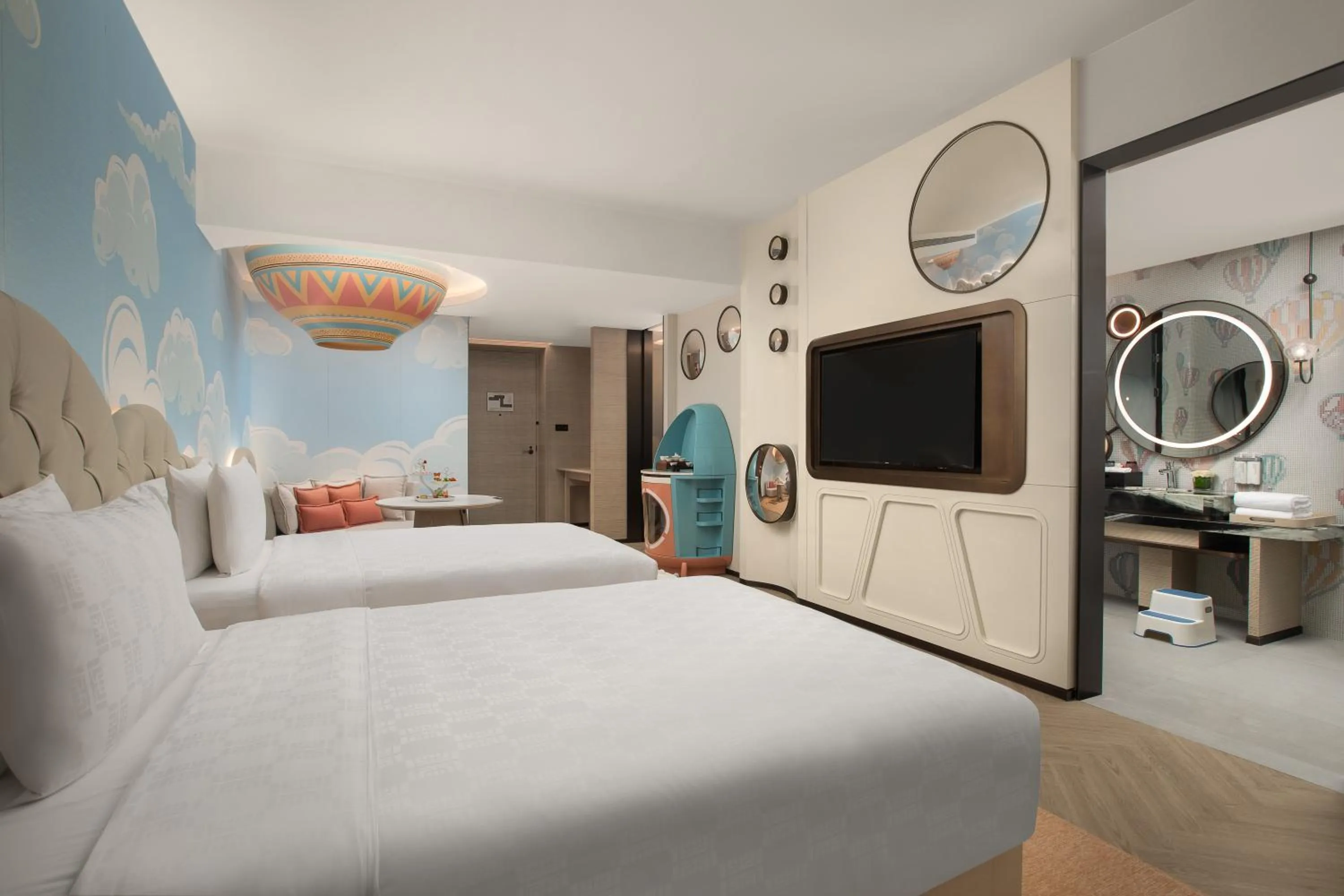 Bedroom, Bed in HUALUXE Sanya Yalong Bay Resort