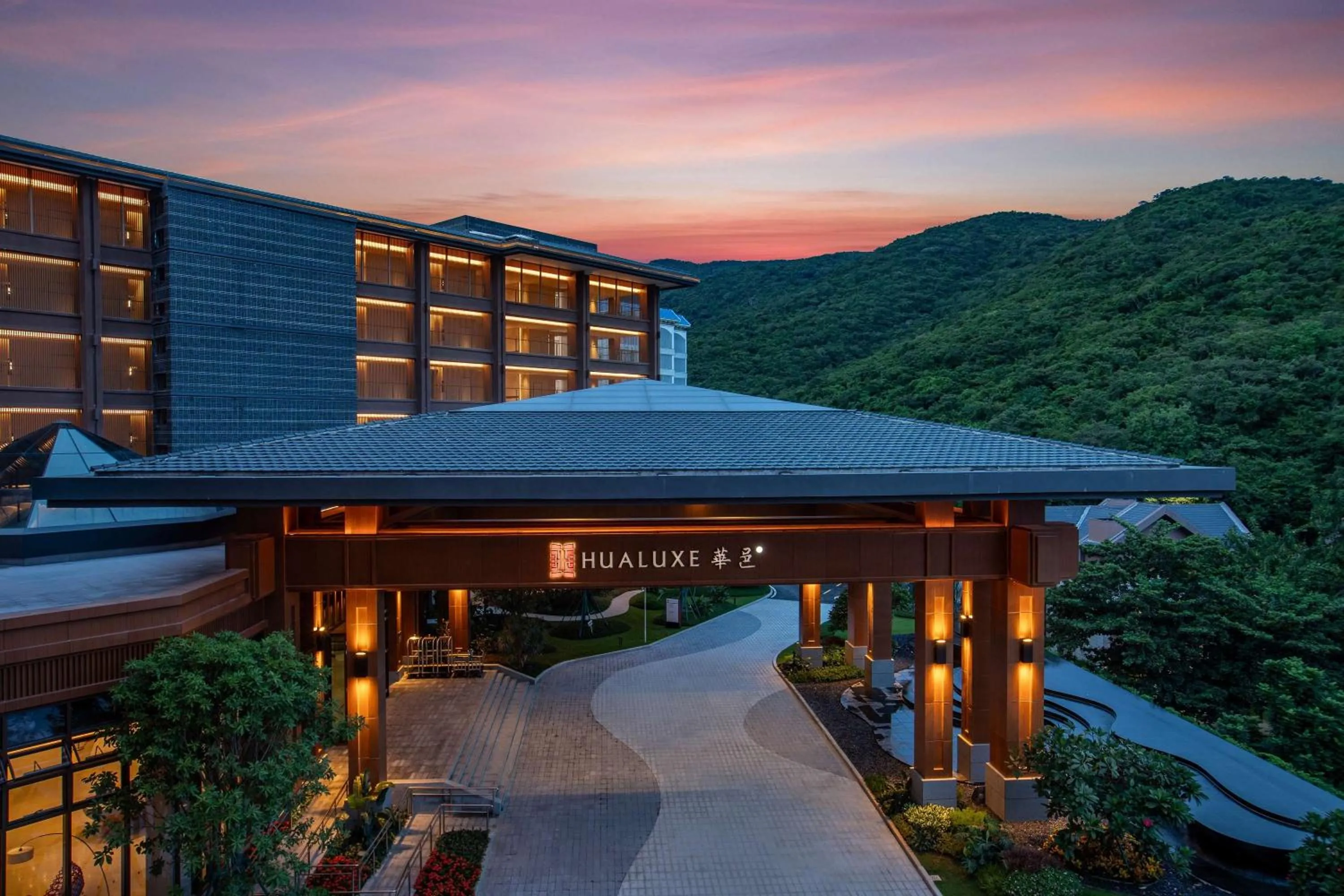 Property building in HUALUXE Sanya Yalong Bay Resort