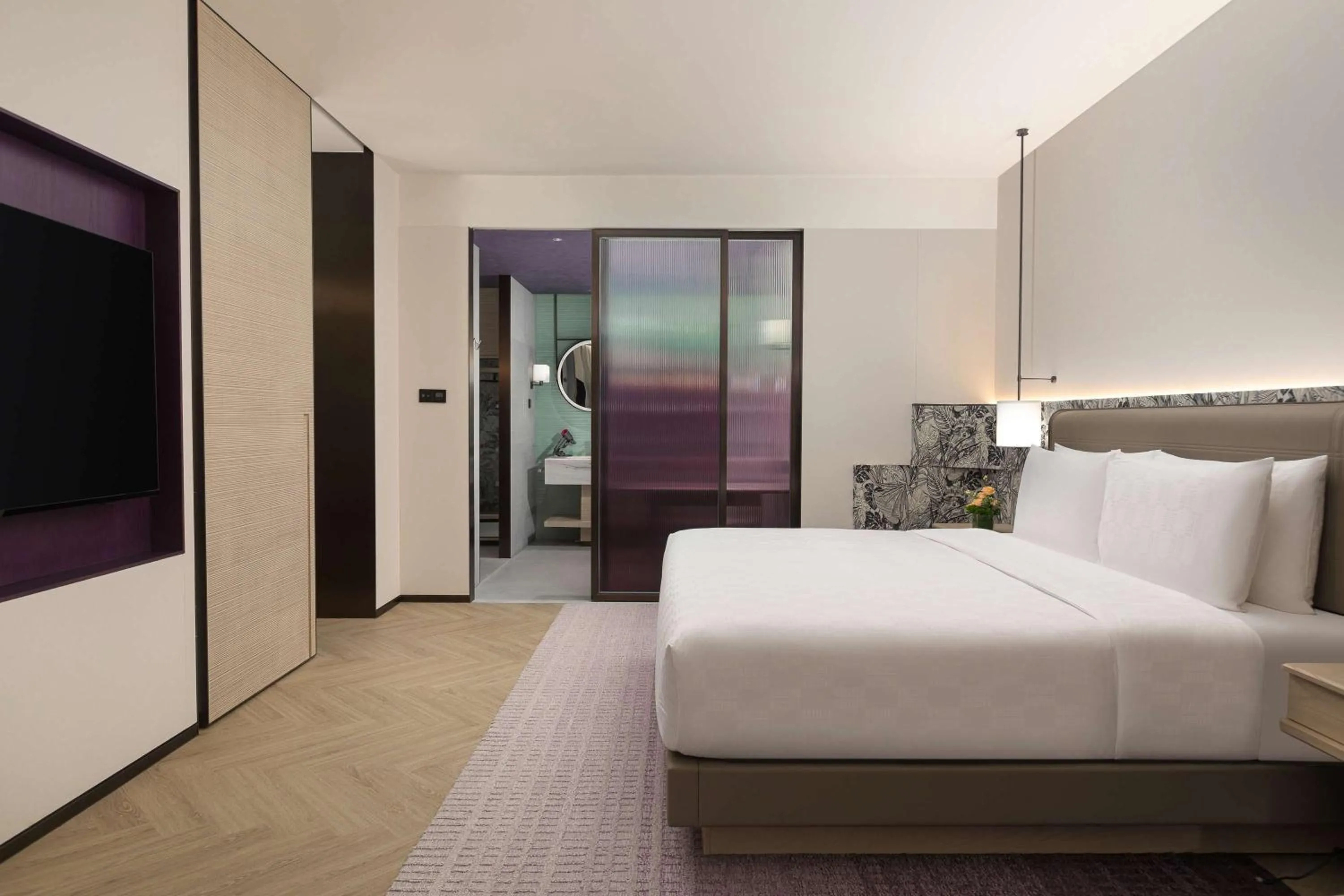 Photo of the whole room, Bed in HUALUXE Sanya Yalong Bay Resort