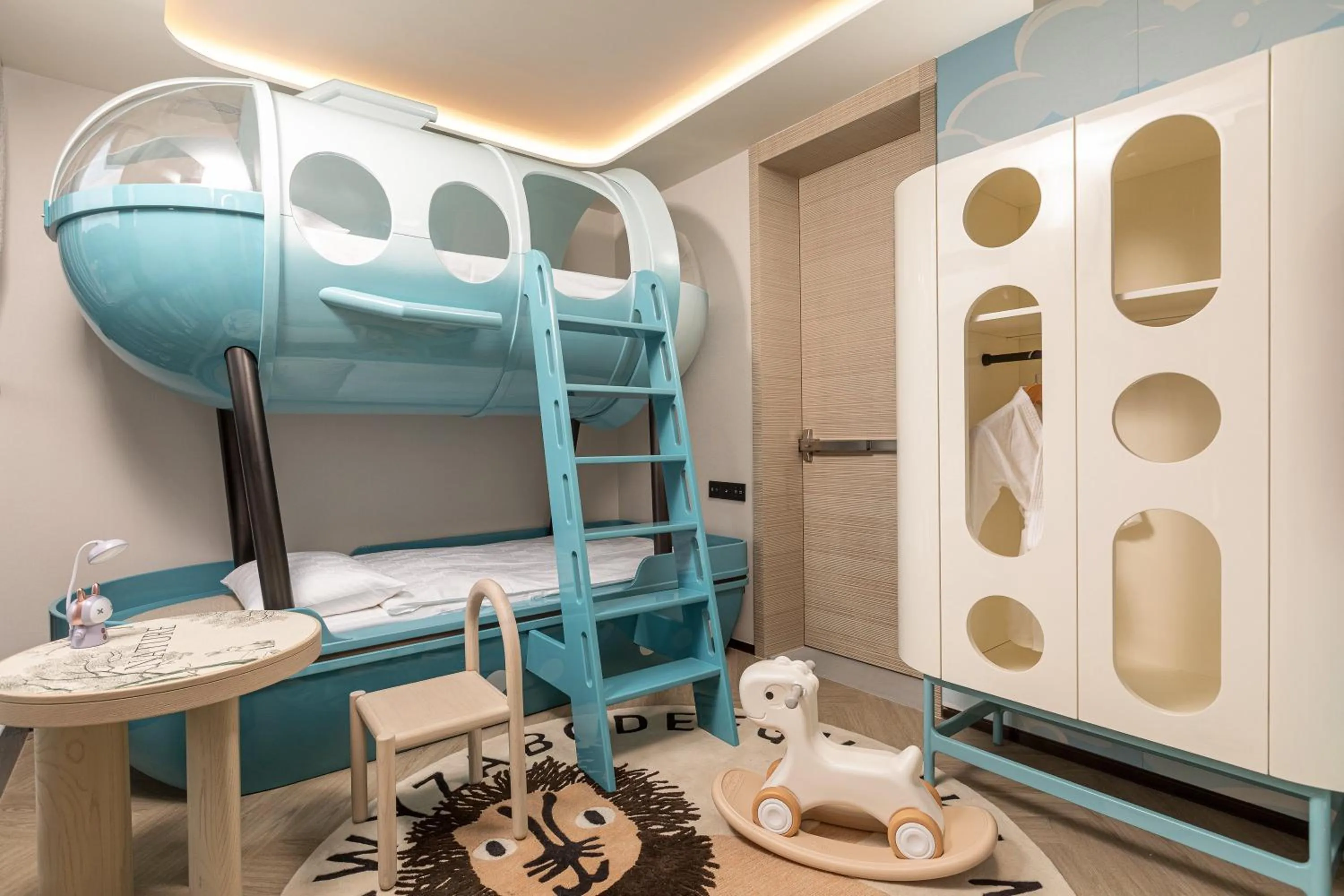 Bedroom, Bed in HUALUXE Sanya Yalong Bay Resort