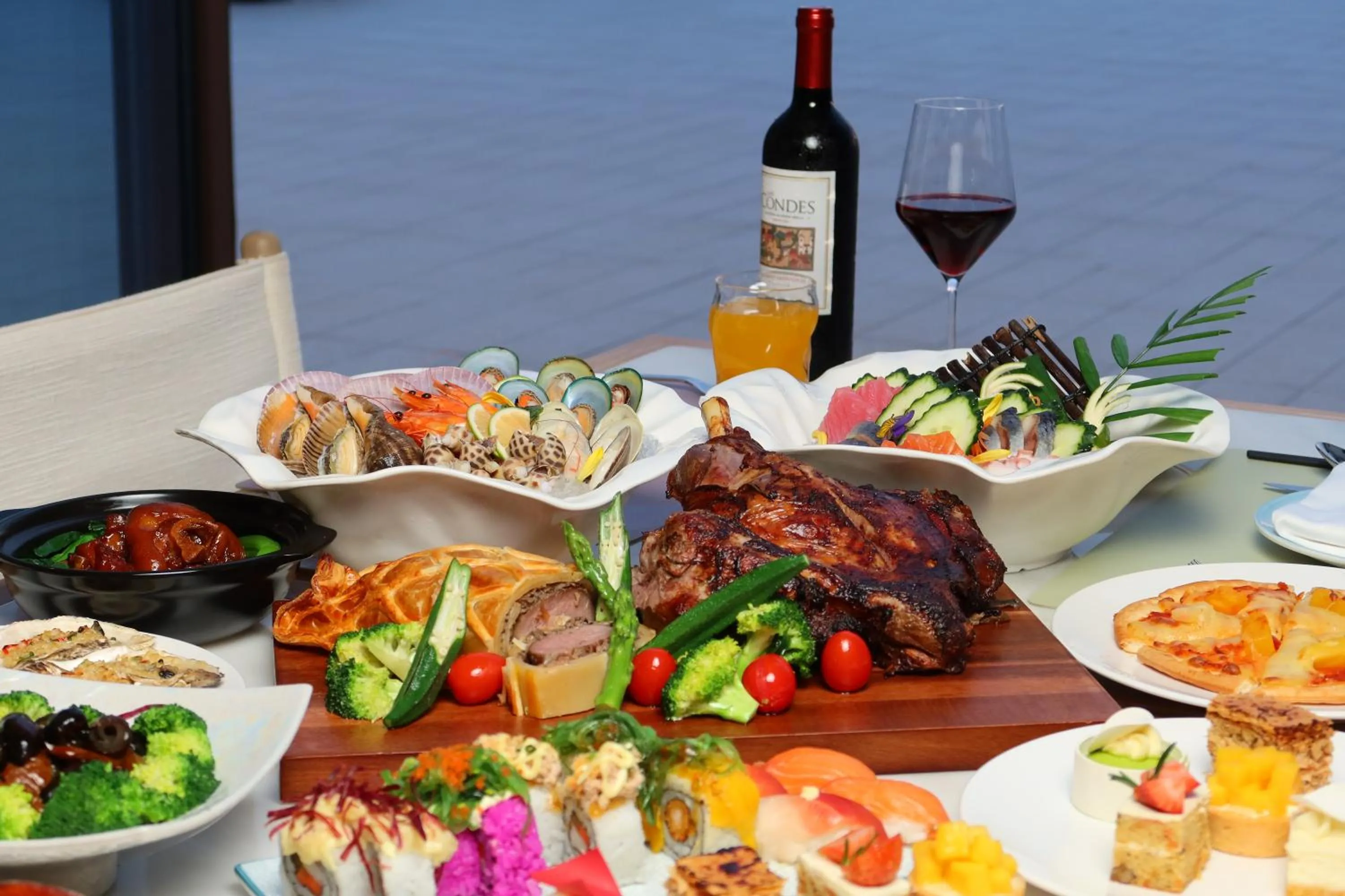 Dinner in HUALUXE Sanya Yalong Bay Resort