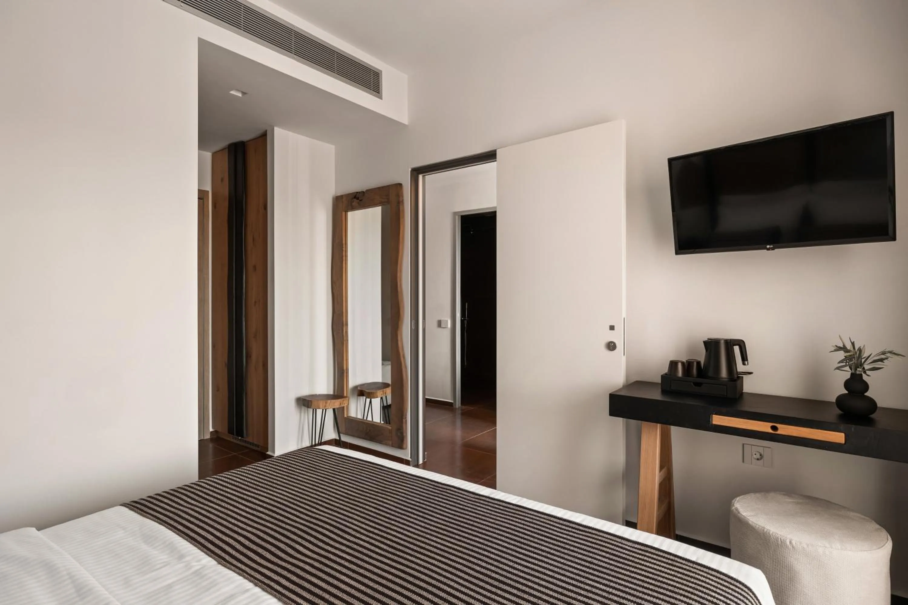 TV and multimedia, Bed in Kera Neme