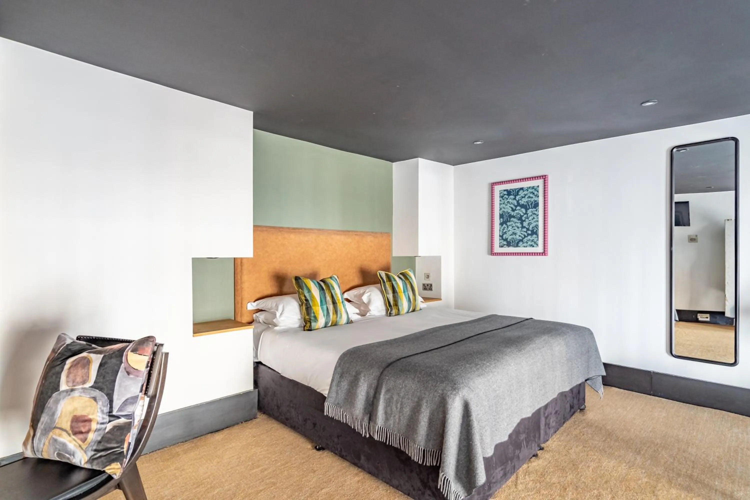 Bed in Crescent Place by Mansley