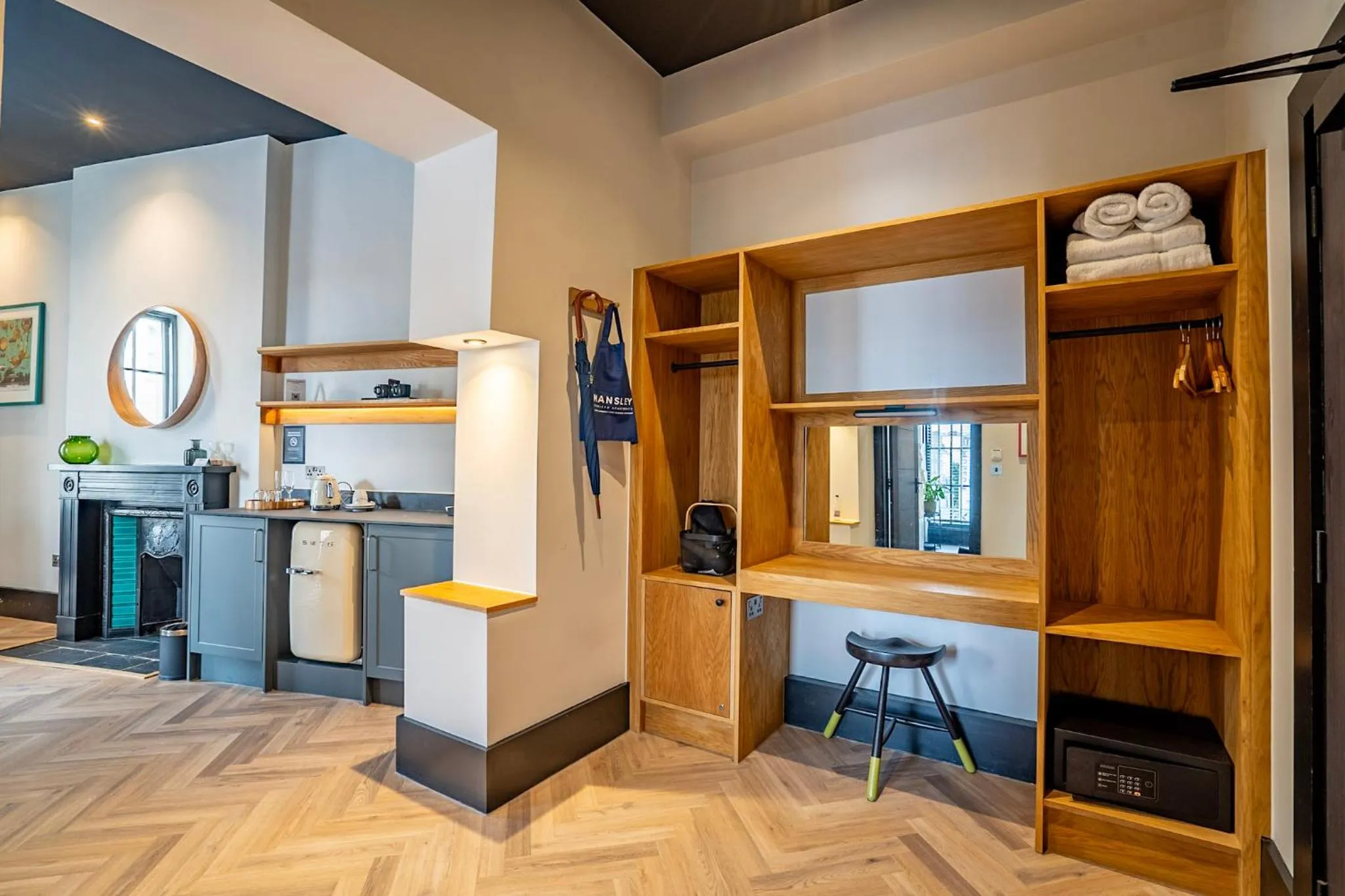 Coffee/tea facilities in Crescent Place by Mansley