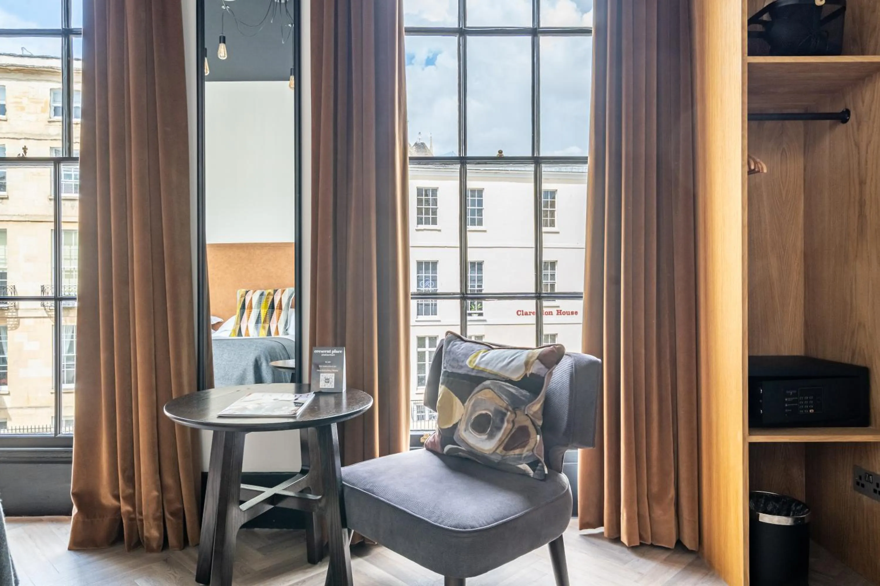 Seating area in Crescent Place by Mansley