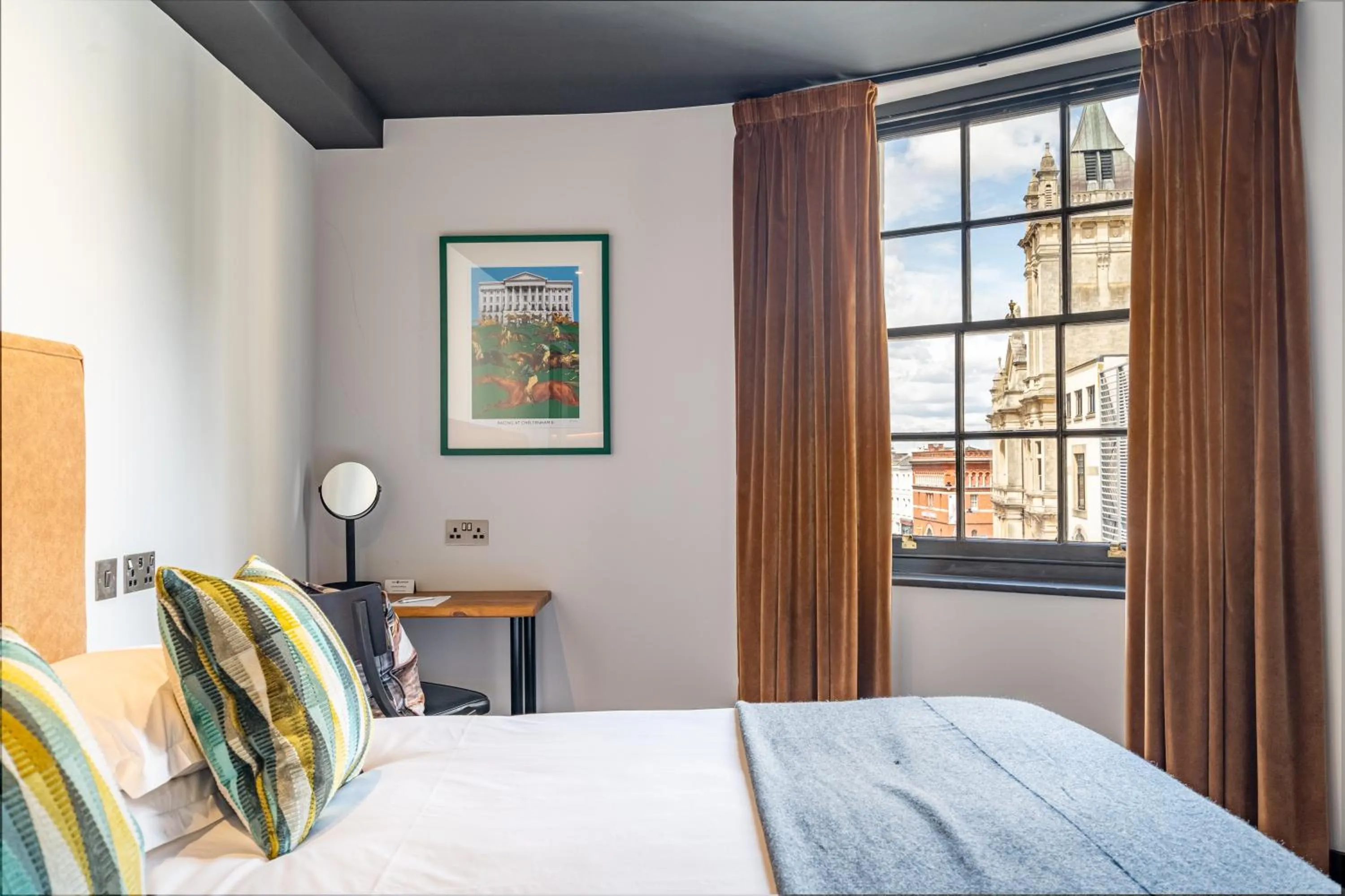 Bed in Crescent Place by Mansley