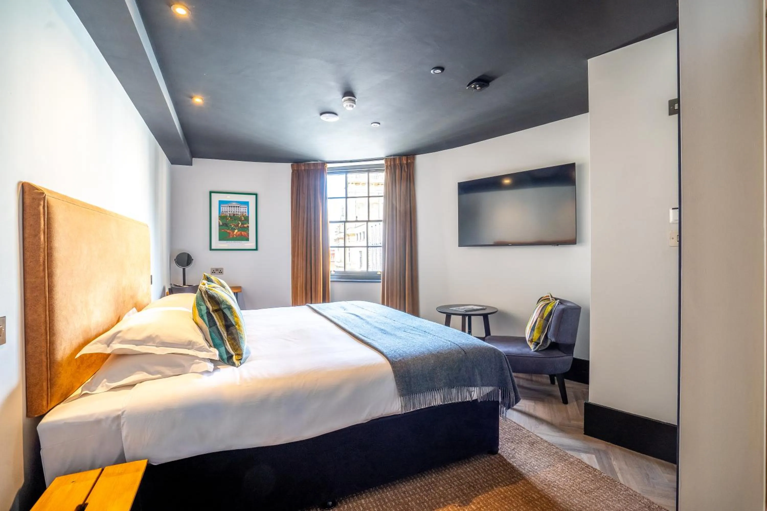 Bed in Crescent Place by Mansley