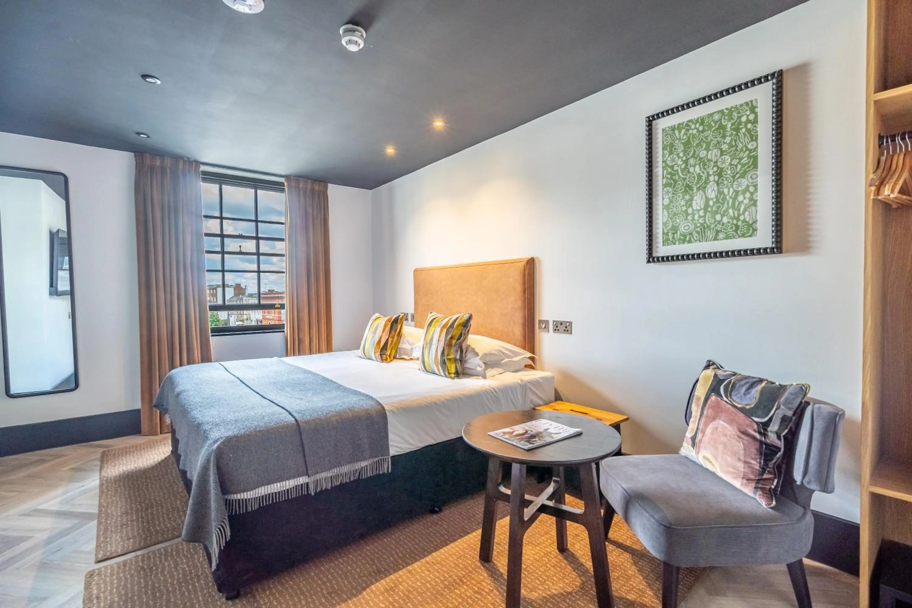 Photo of the whole room, Bed in Crescent Place by Mansley