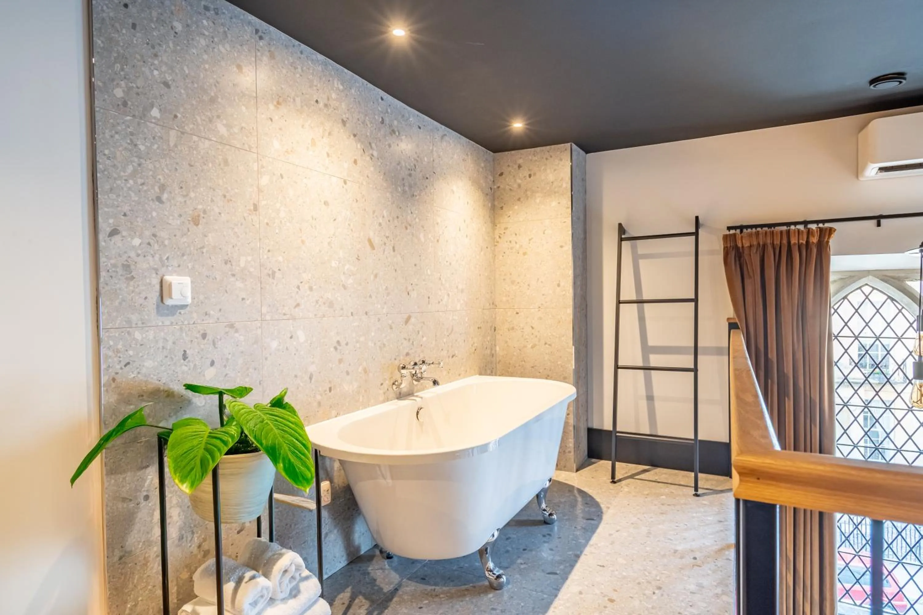 Bathroom in Crescent Place by Mansley