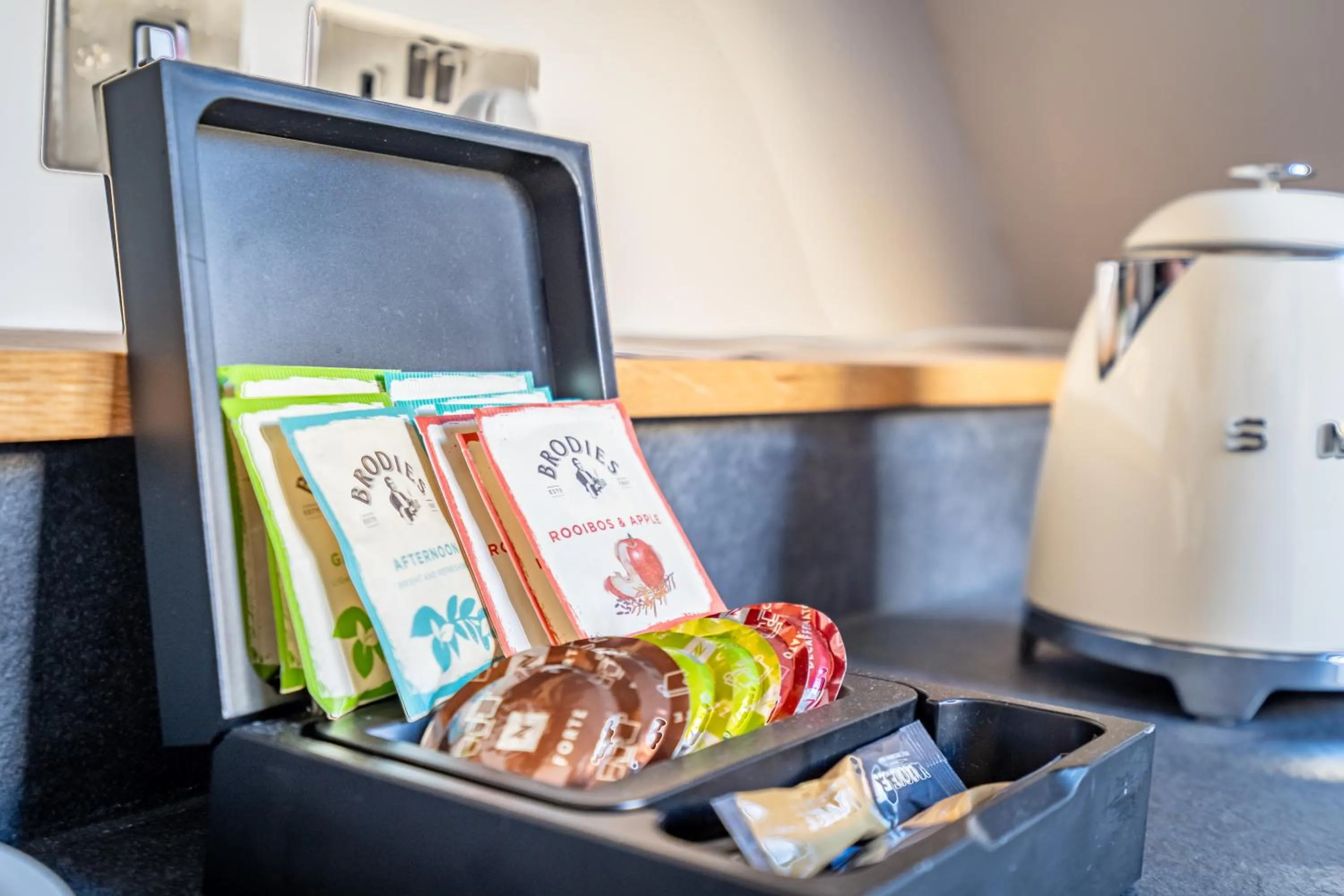 Coffee/tea facilities in Crescent Place by Mansley