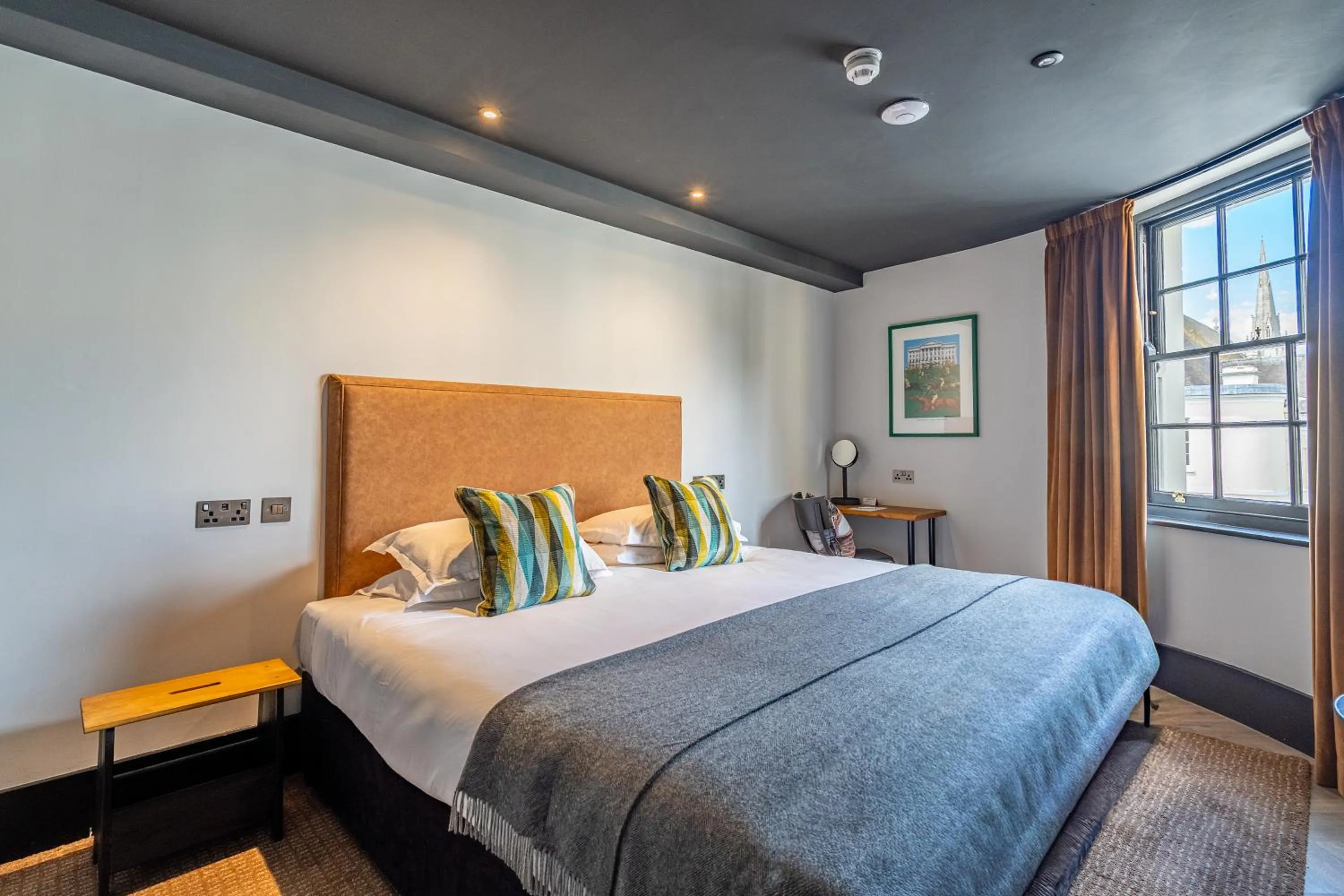 Bed in Crescent Place by Mansley