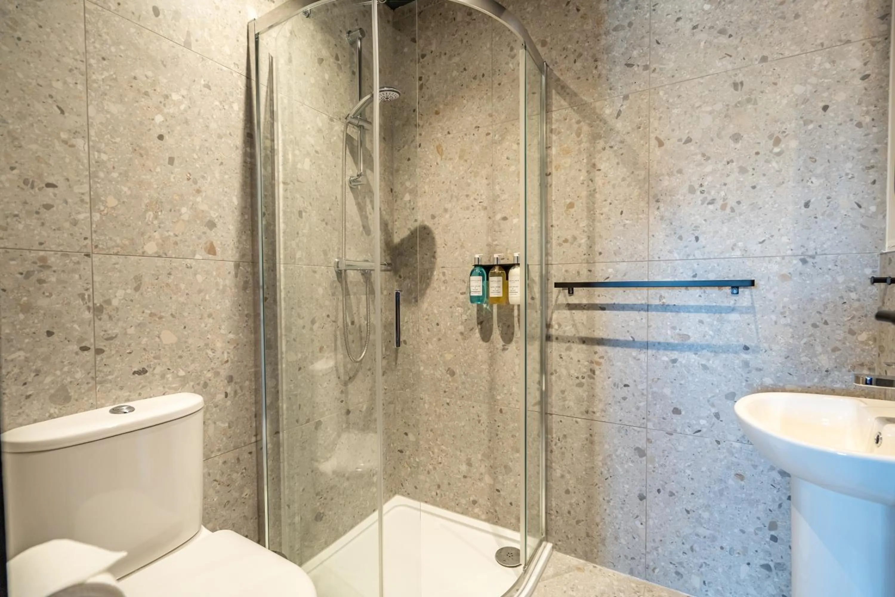 Bathroom in Crescent Place by Mansley