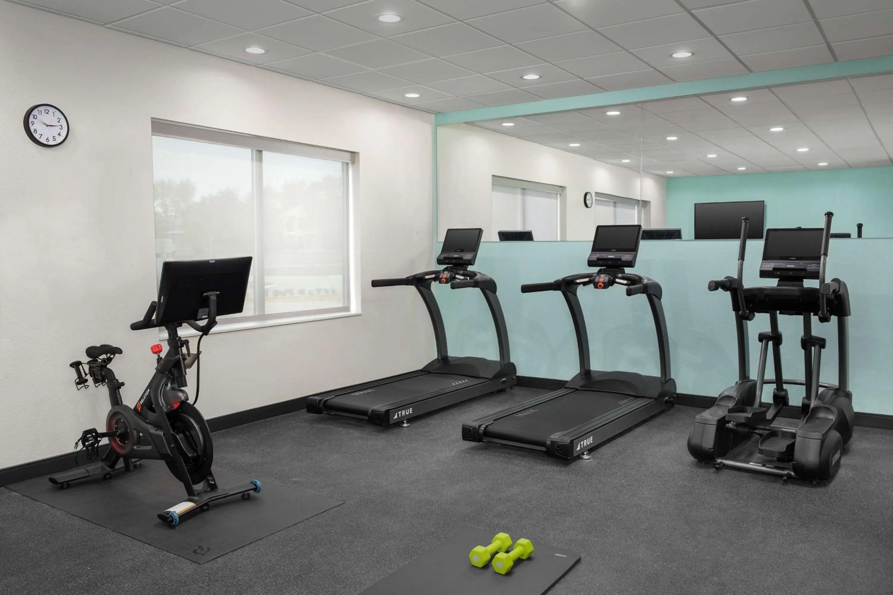 Fitness centre/facilities in Tru By Hilton North Richland Hills DFW West