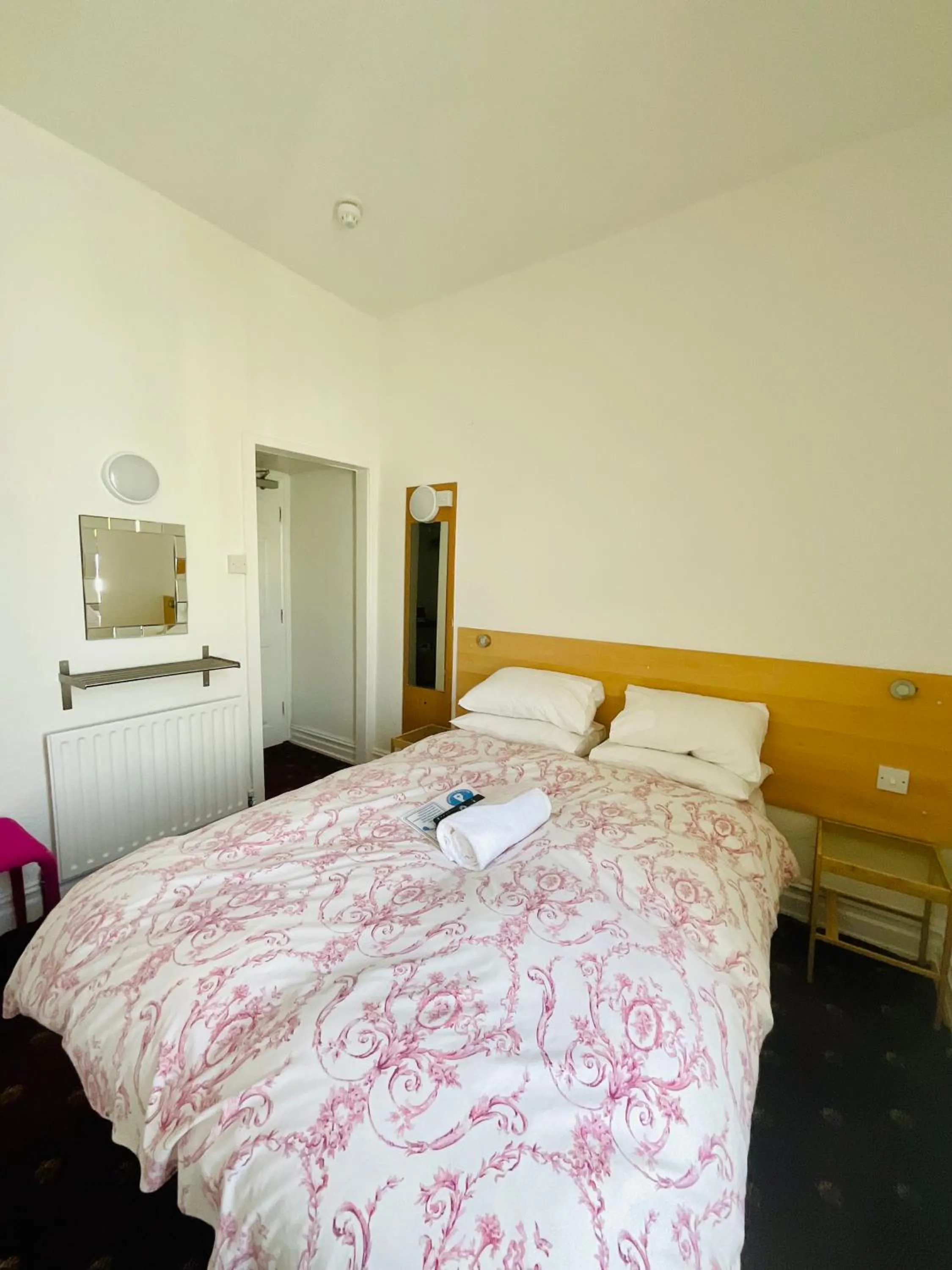 Bed in The Danescourt