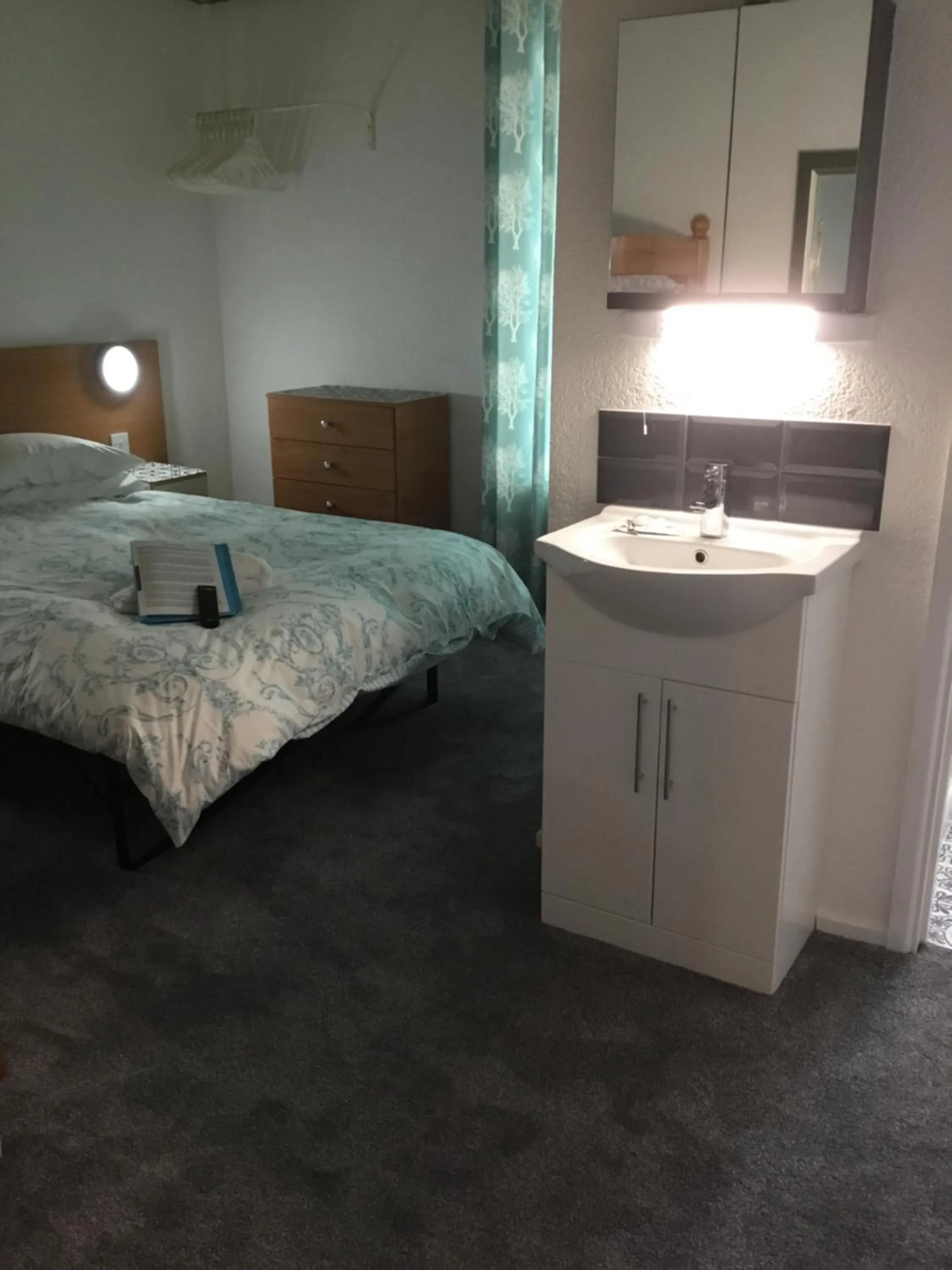 Bed in The Danescourt