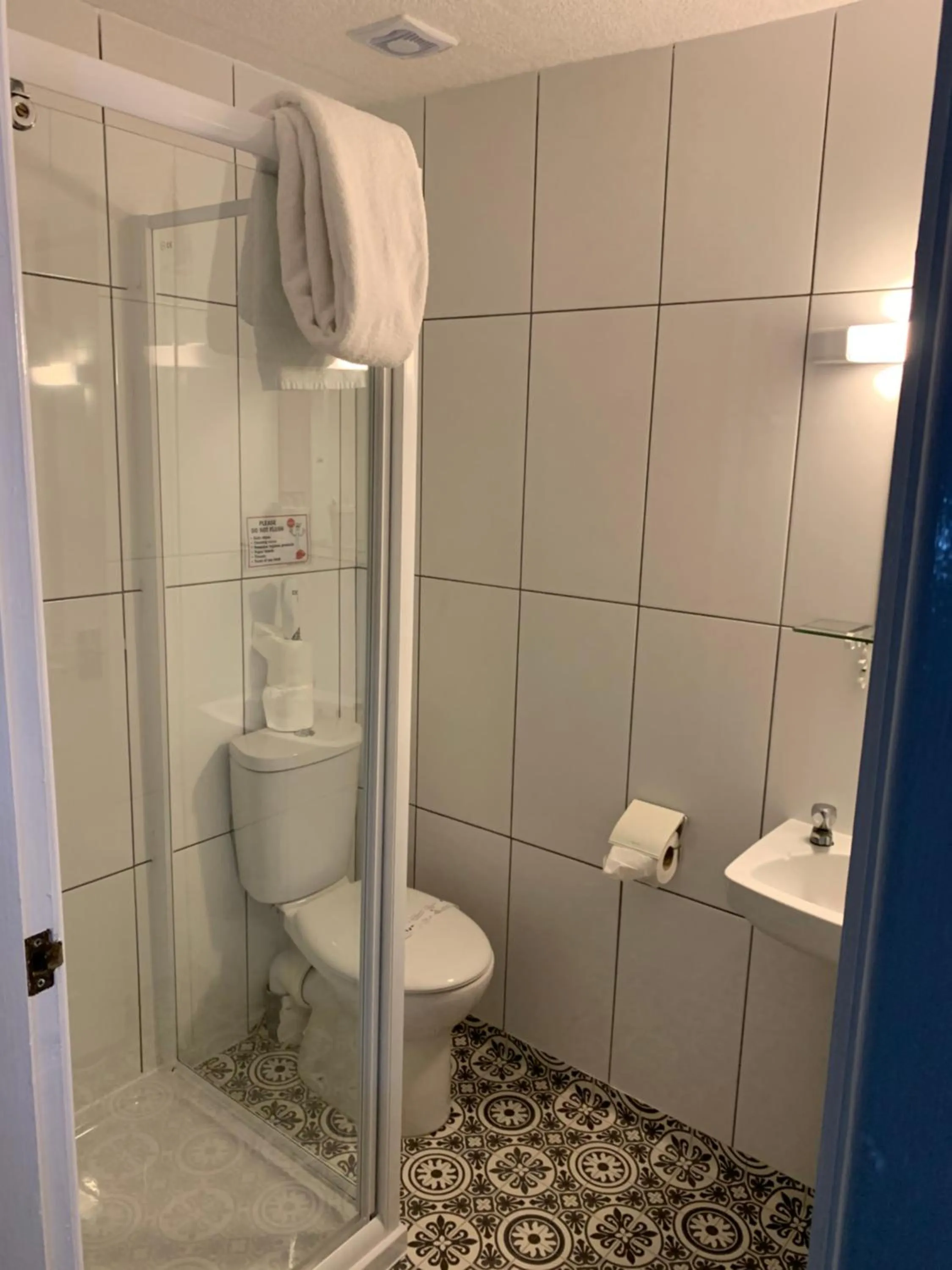 Shower in The Danescourt