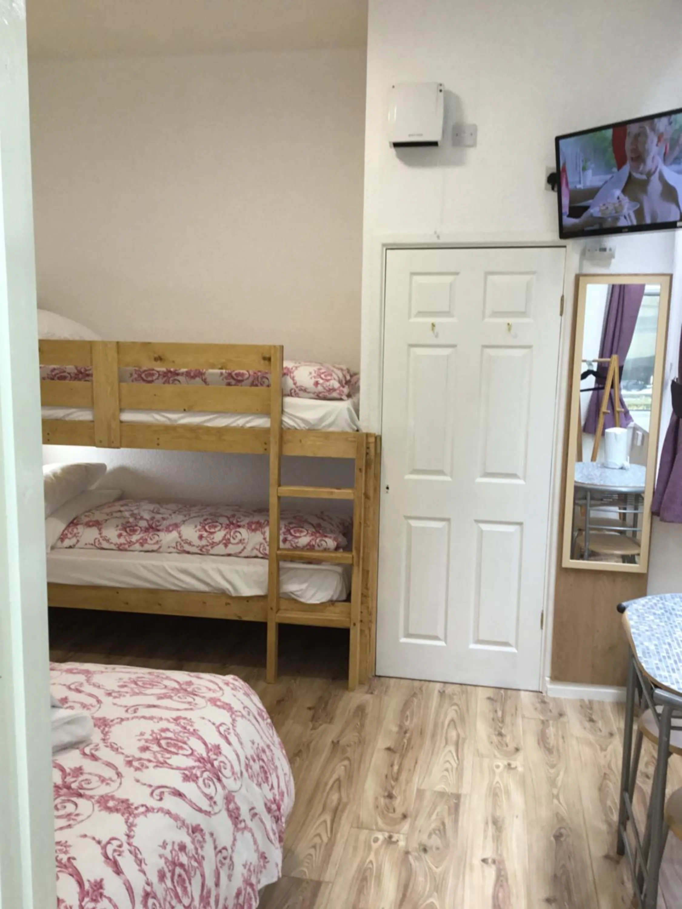 Bed in The Danescourt