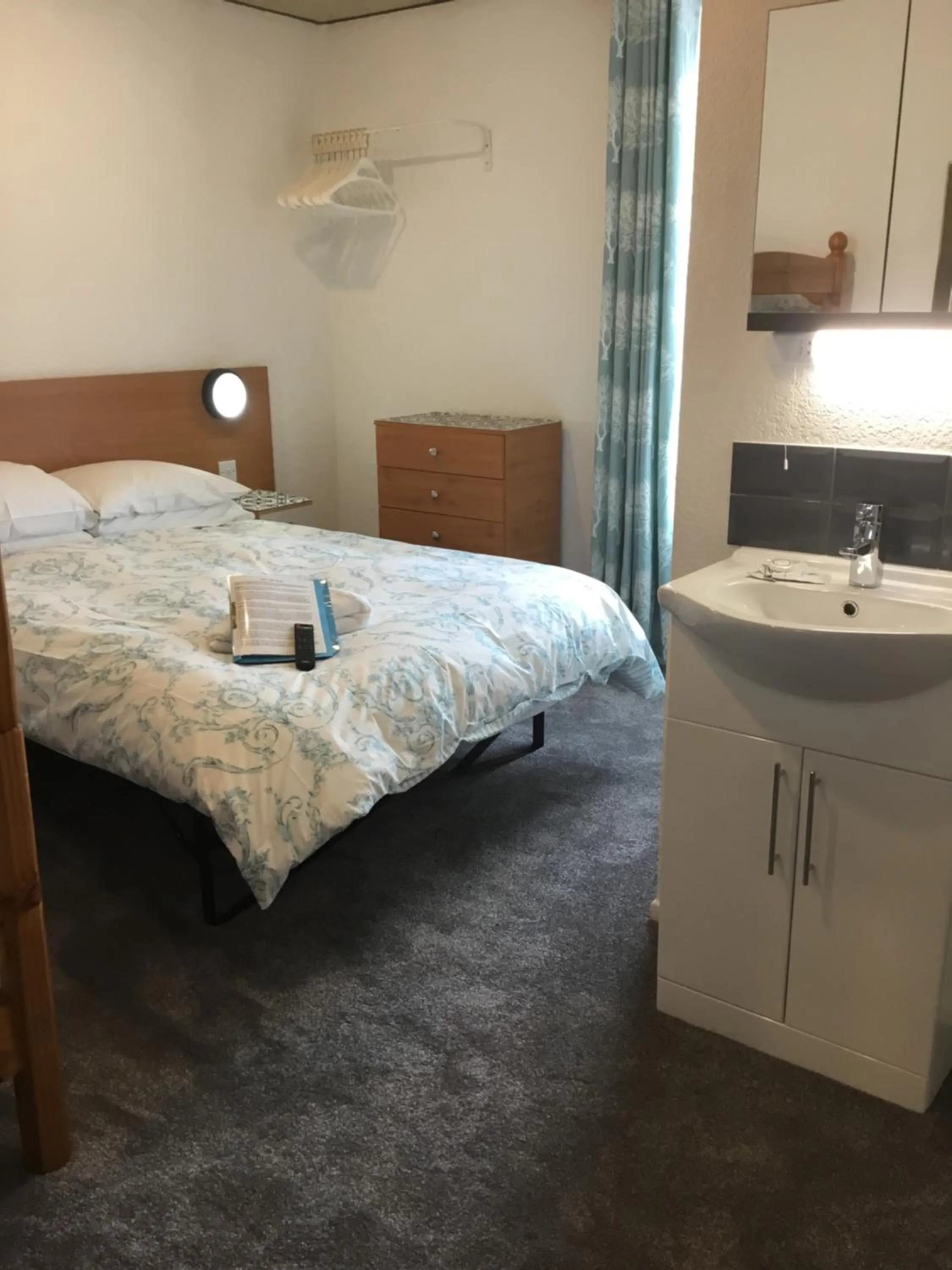 Photo of the whole room, Bed in The Danescourt