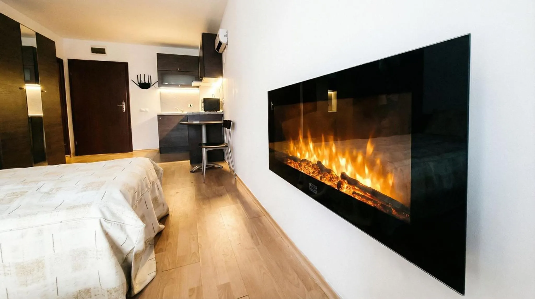 Bed in Mountain Paradise 2 - Quiet Cosy Studio - Balcony, Wifi