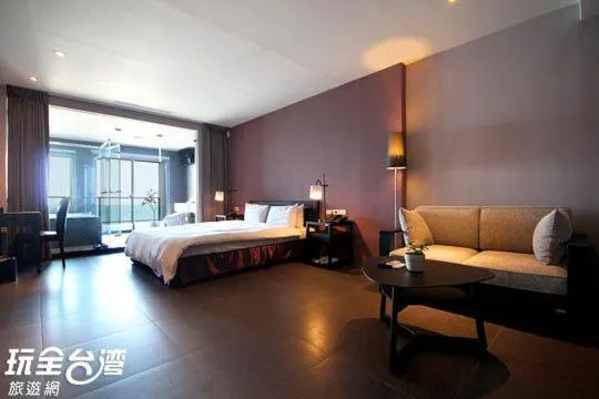 Photo of the whole room, Bed in Jing Guan Hotel