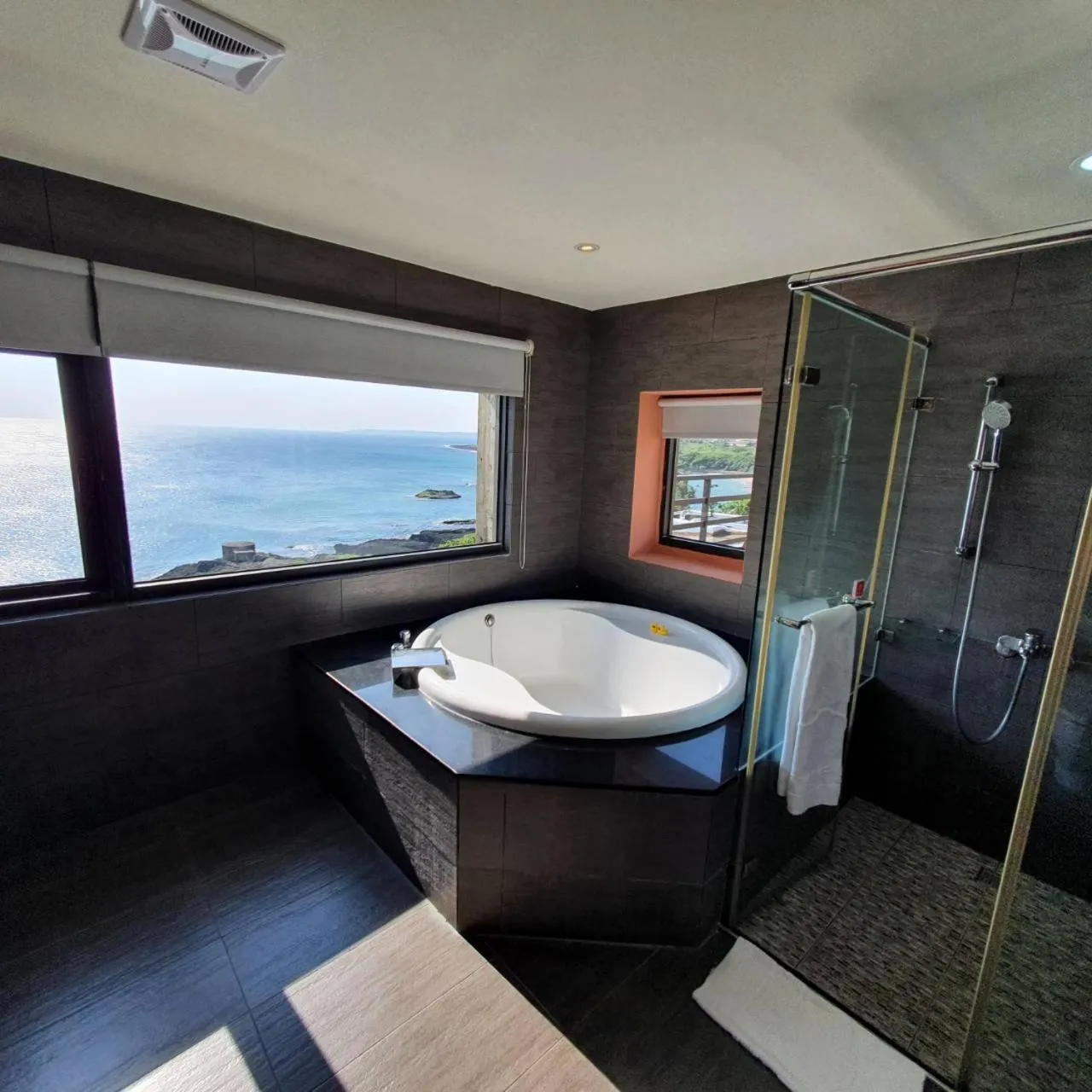 Bath in Jing Guan Hotel