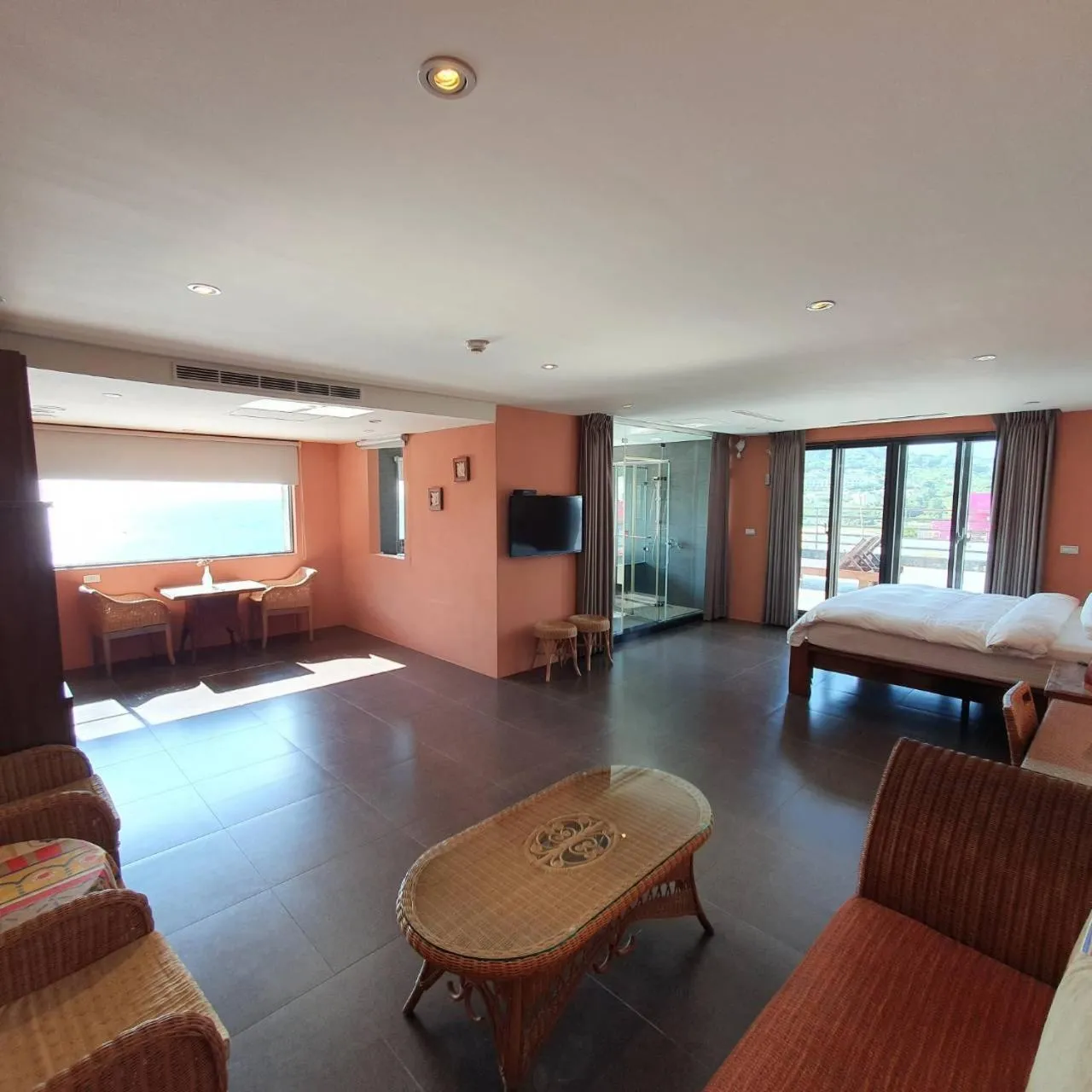 Decorative detail, Bed in Jing Guan Hotel