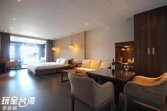 Photo of the whole room, Bed in Jing Guan Hotel