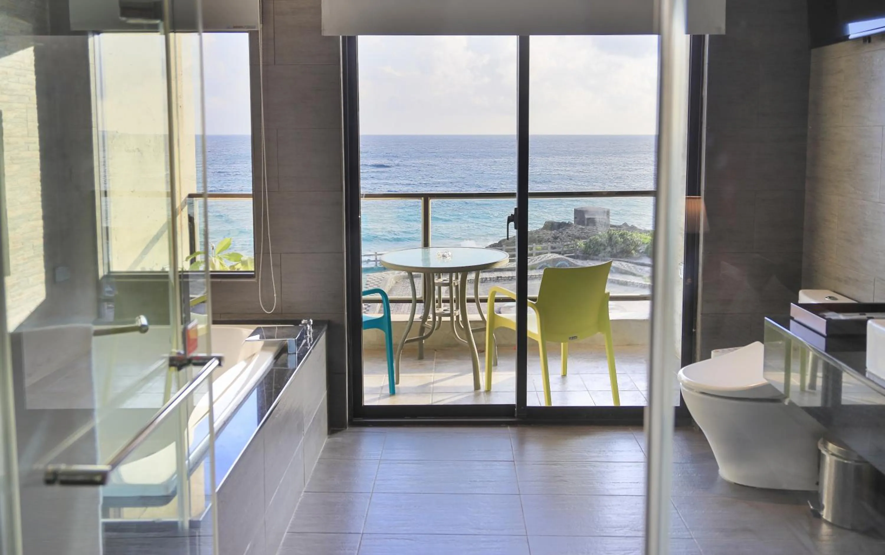 Shower in Jing Guan Hotel