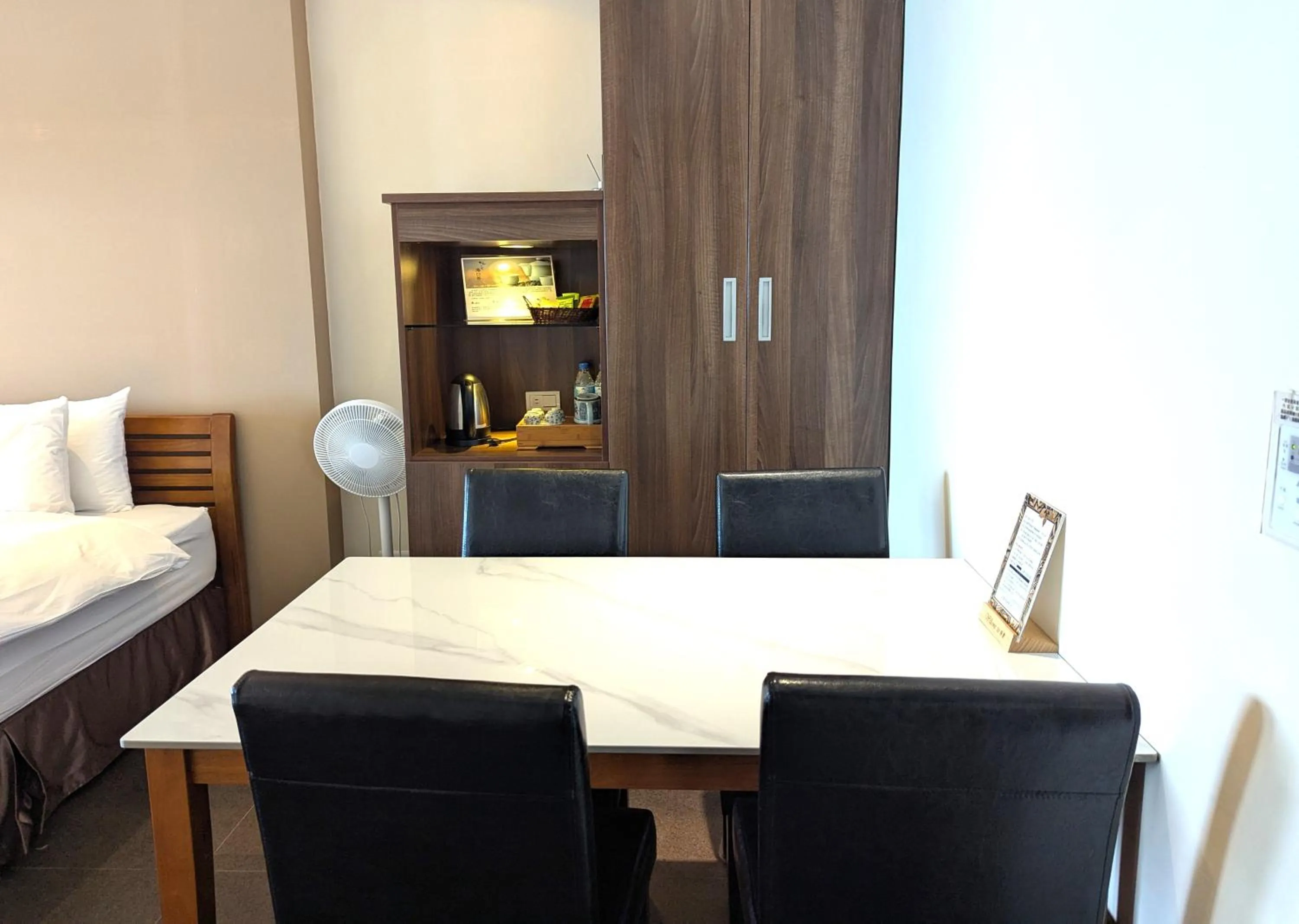 Bed in Jing Guan Hotel