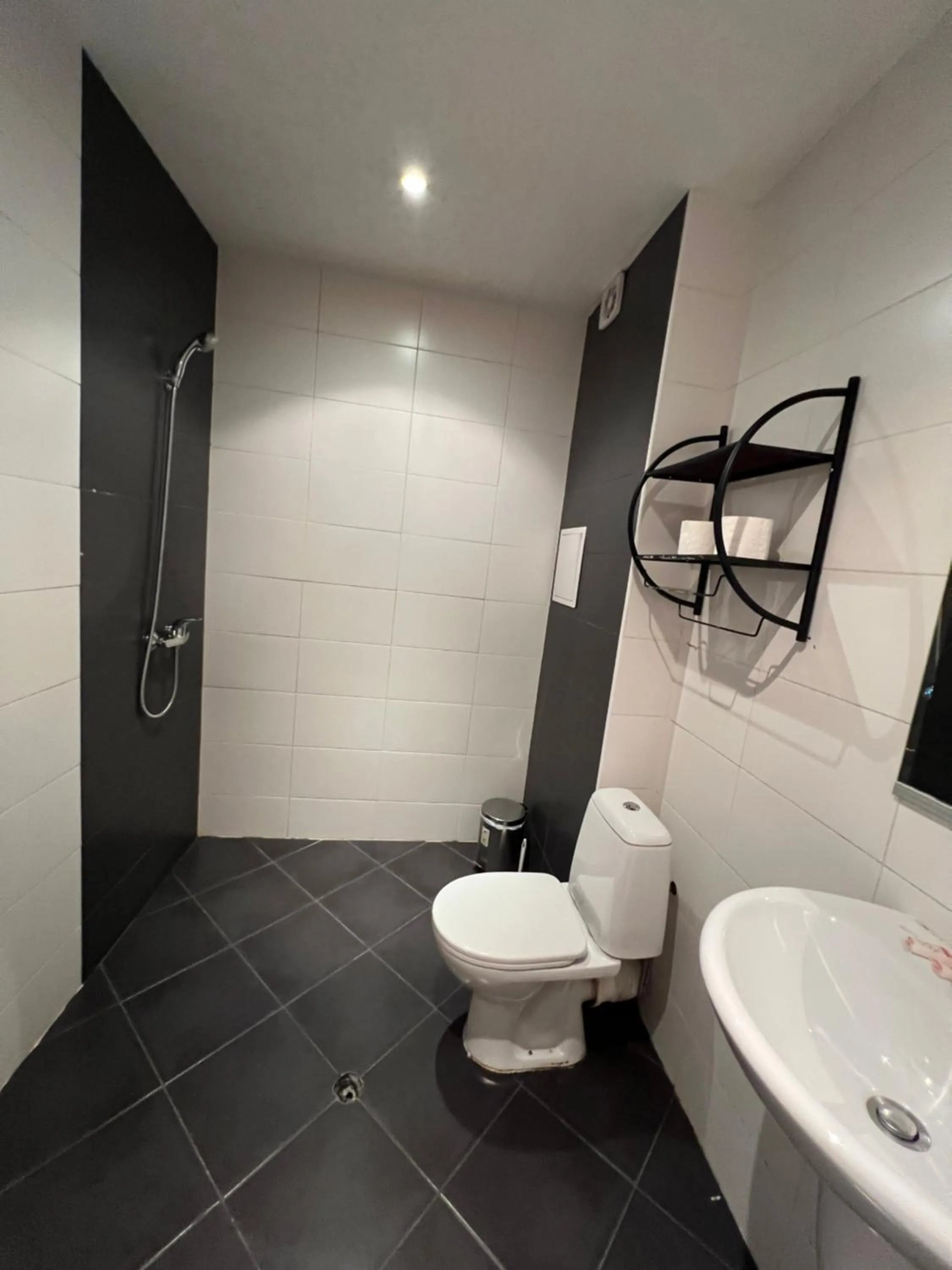 Shower in APARTHOTEL VICTORY SOFIA