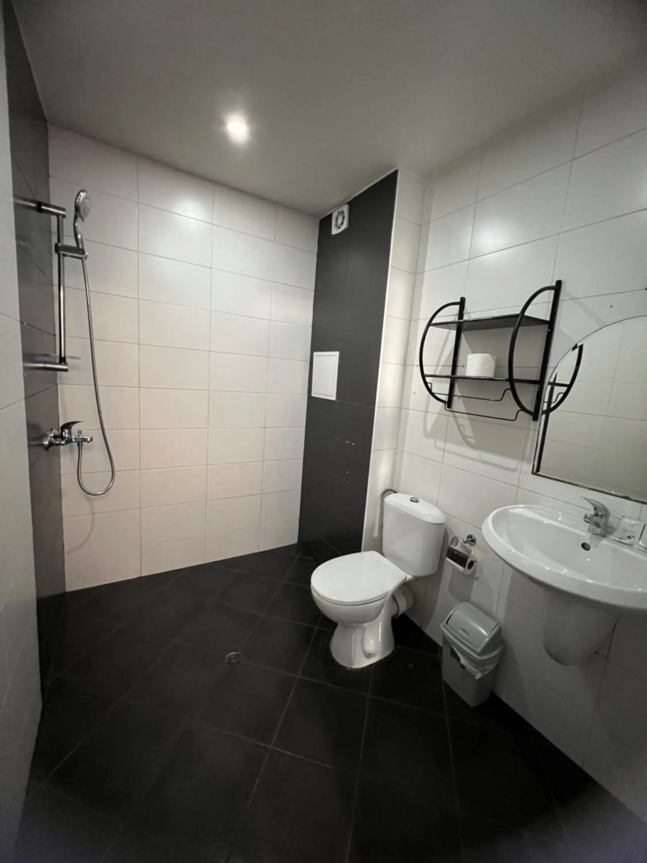 Shower in APARTHOTEL VICTORY SOFIA