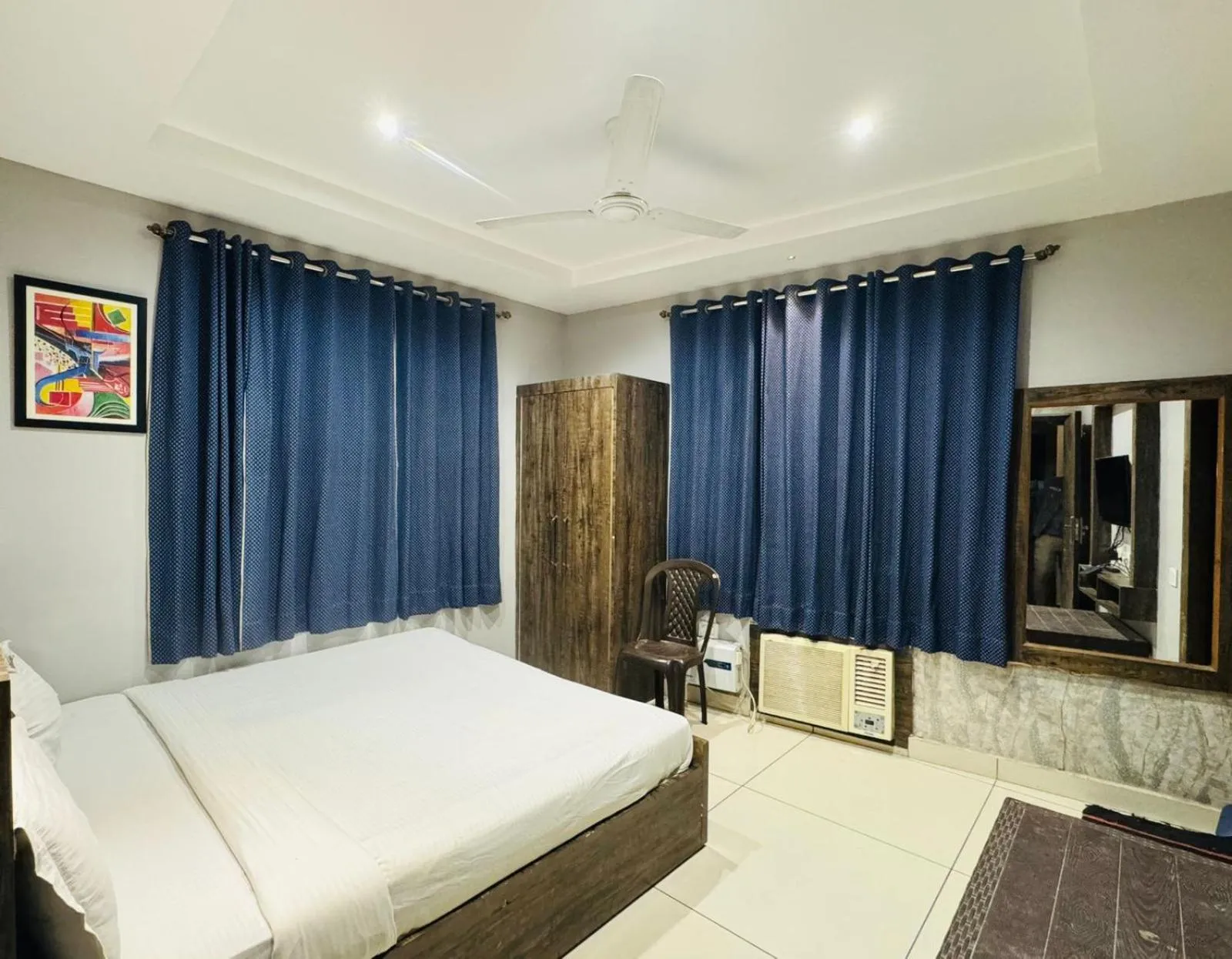 Bedroom in Hotel Pearl inn