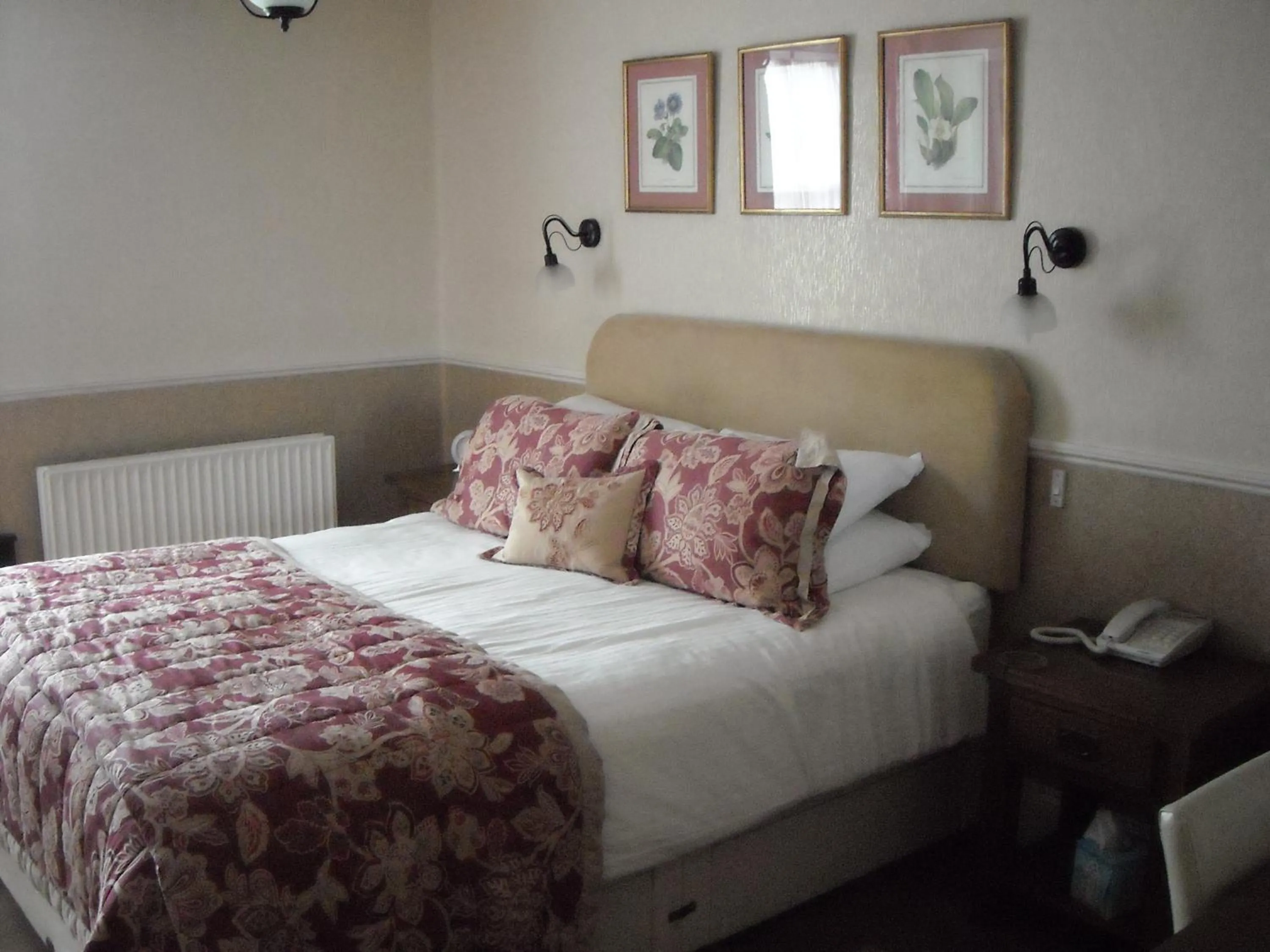 Bed in Townstal Farmhouse