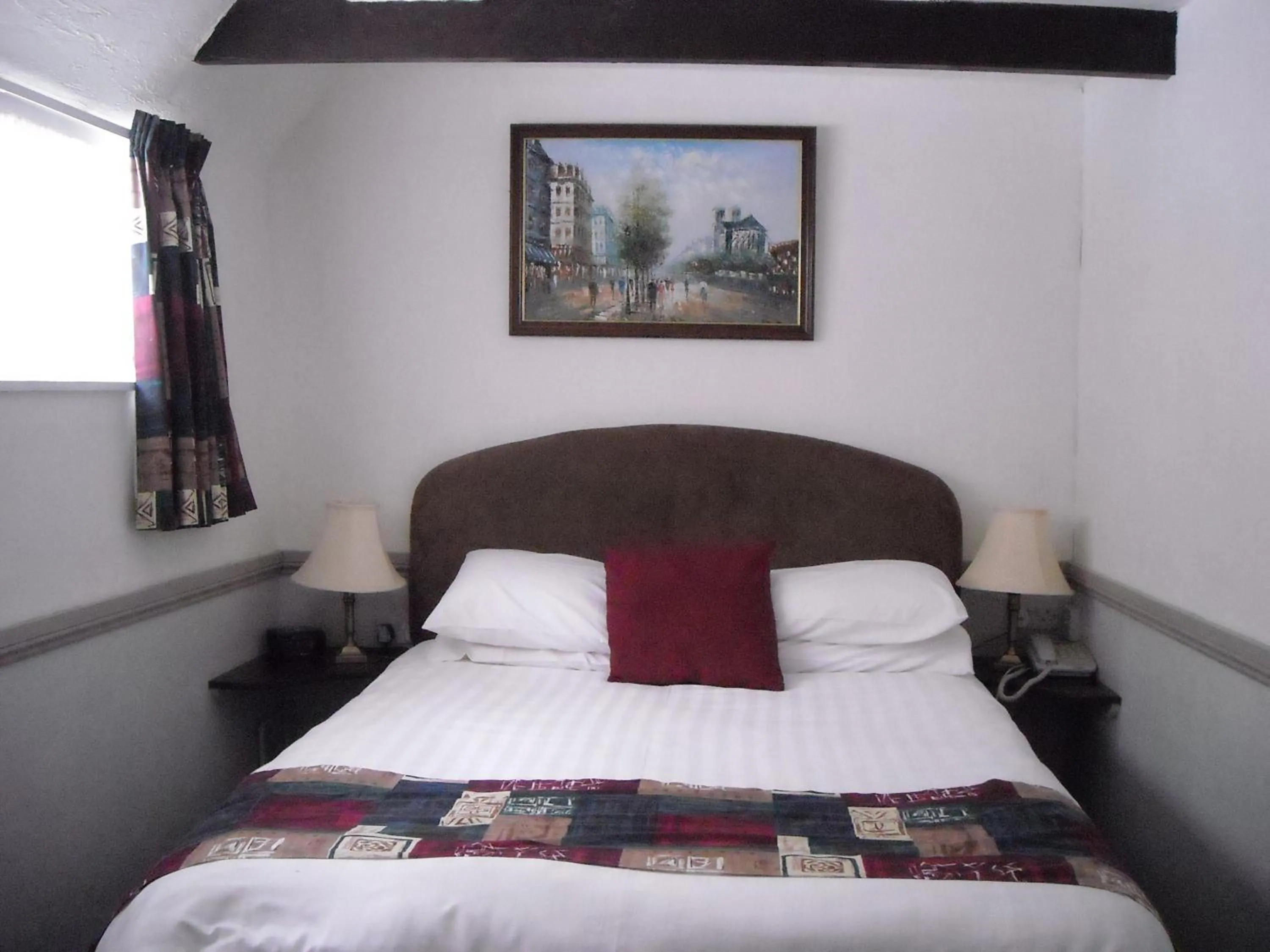 Bed in Townstal Farmhouse