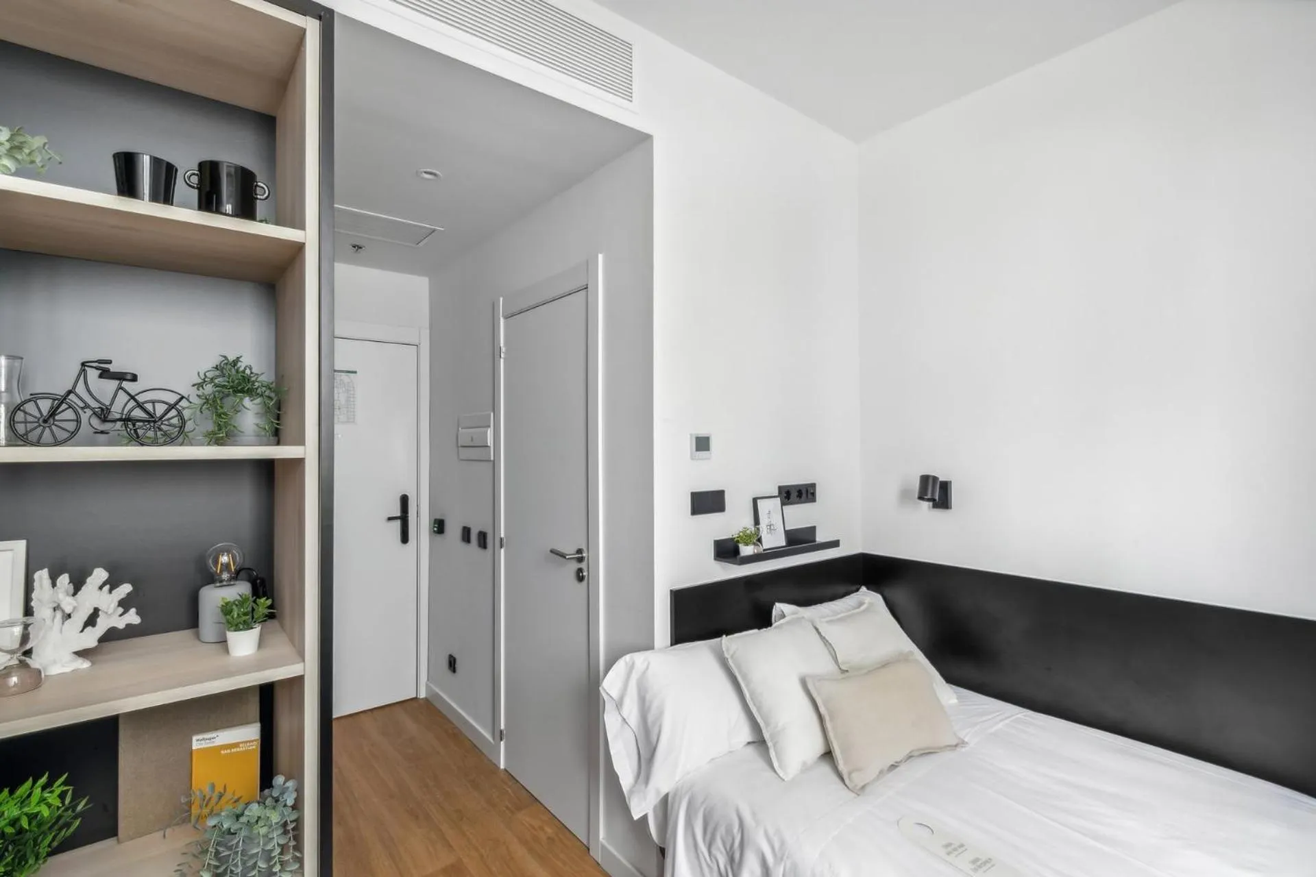 Bedroom, Bed in Home and CoLiving Pamplona