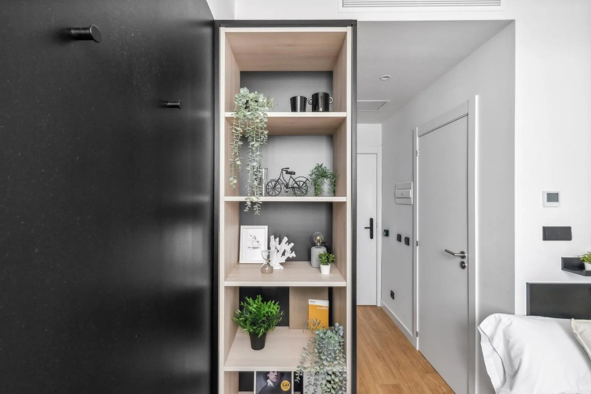 wardrobe in Home and CoLiving Pamplona