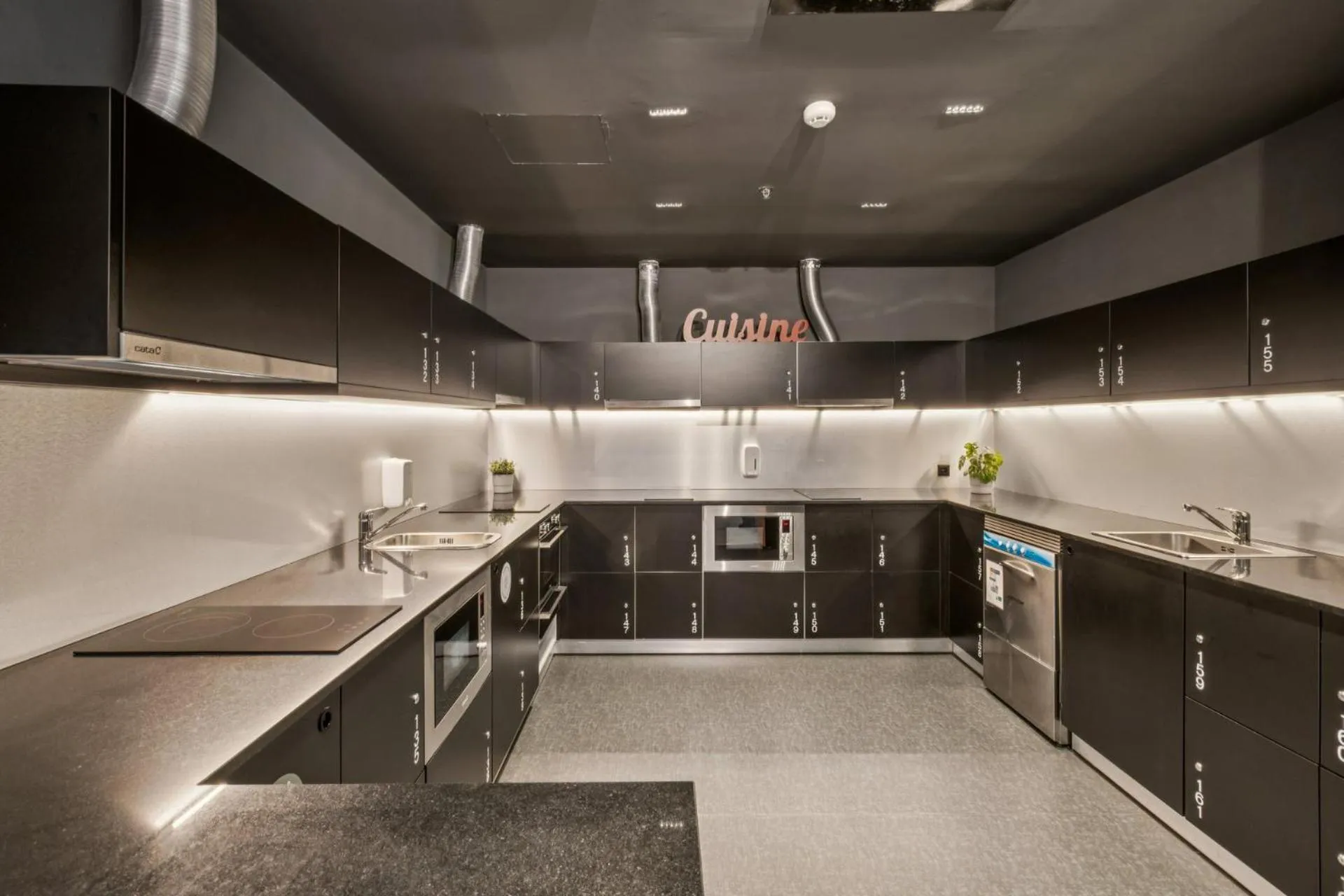 Kitchen or kitchenette in Home and CoLiving Pamplona